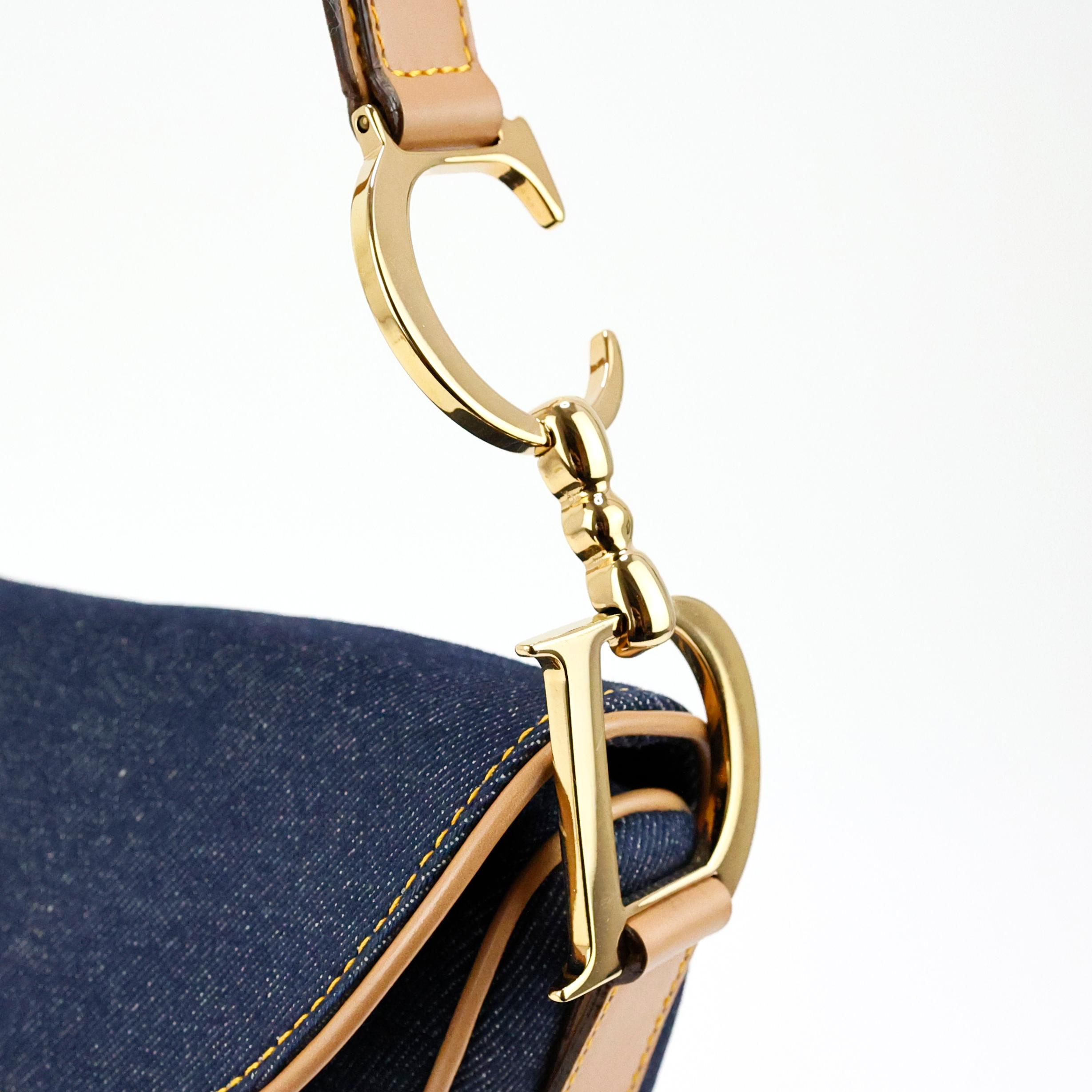 Christian Dior Denim Satteltasche aus Denim im Zustand „Hervorragend“ im Angebot in Bressanone, IT