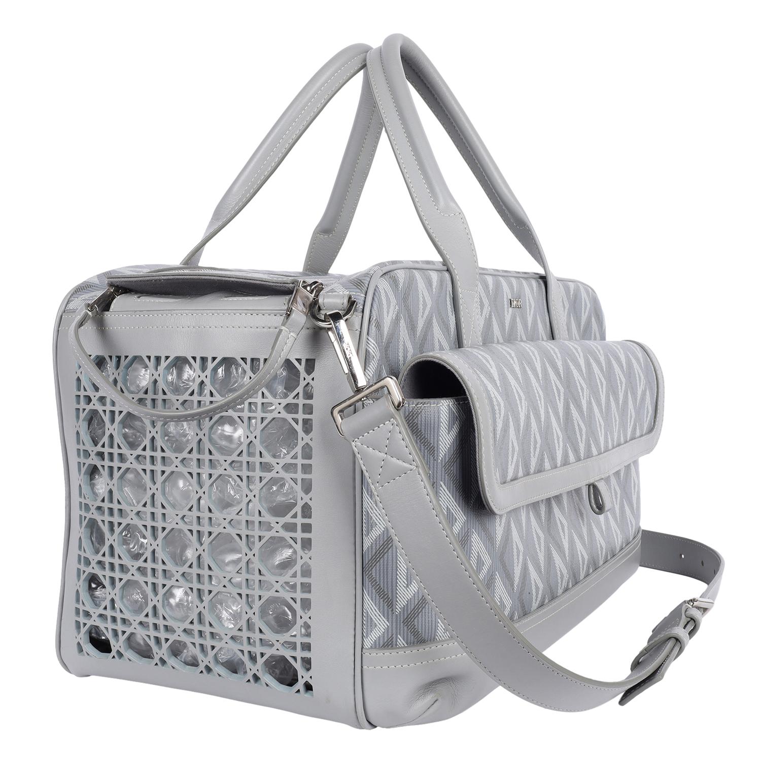 Femenino o masculino Bolso para mascotas CHRISTIAN DIOR Diamond Canvas Calfskin Hit The Road Gris en venta
