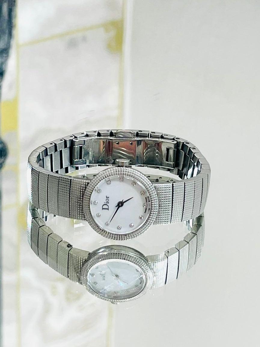 Christian Dior Baby D-Uhr mit Diamant-Doten-Zifferblatt  Perlmutt-Zifferblatt mit Diamant  (Moderne) im Angebot