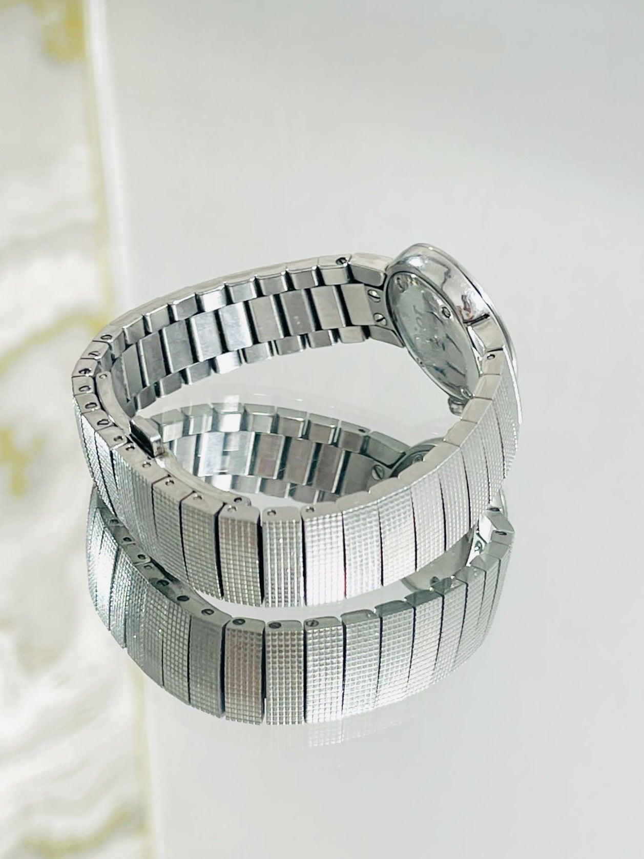 Christian Dior Baby D-Uhr mit Diamant-Doten-Zifferblatt  Perlmutt-Zifferblatt mit Diamant  (Brillantschliff) im Angebot