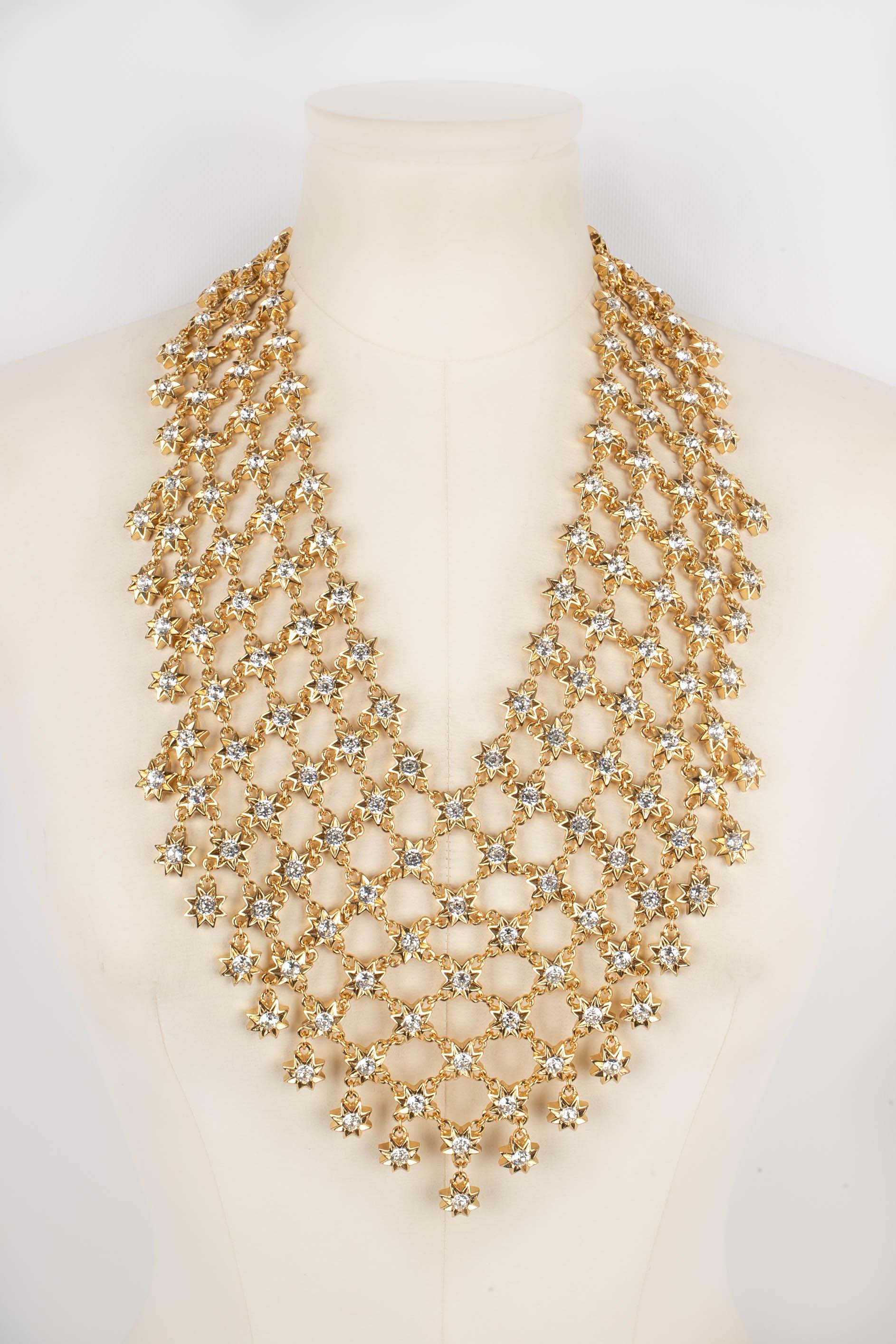 DIOR -Collana con strass in metallo dorato. Collezione Autunno-Inverno 1992 sotto la direzione artistica di Gianfranco Ferré.

Condizioni:
Ottime condizioni

Dimensioni:
Lunghezza: da 52 a 56 cm

BC54