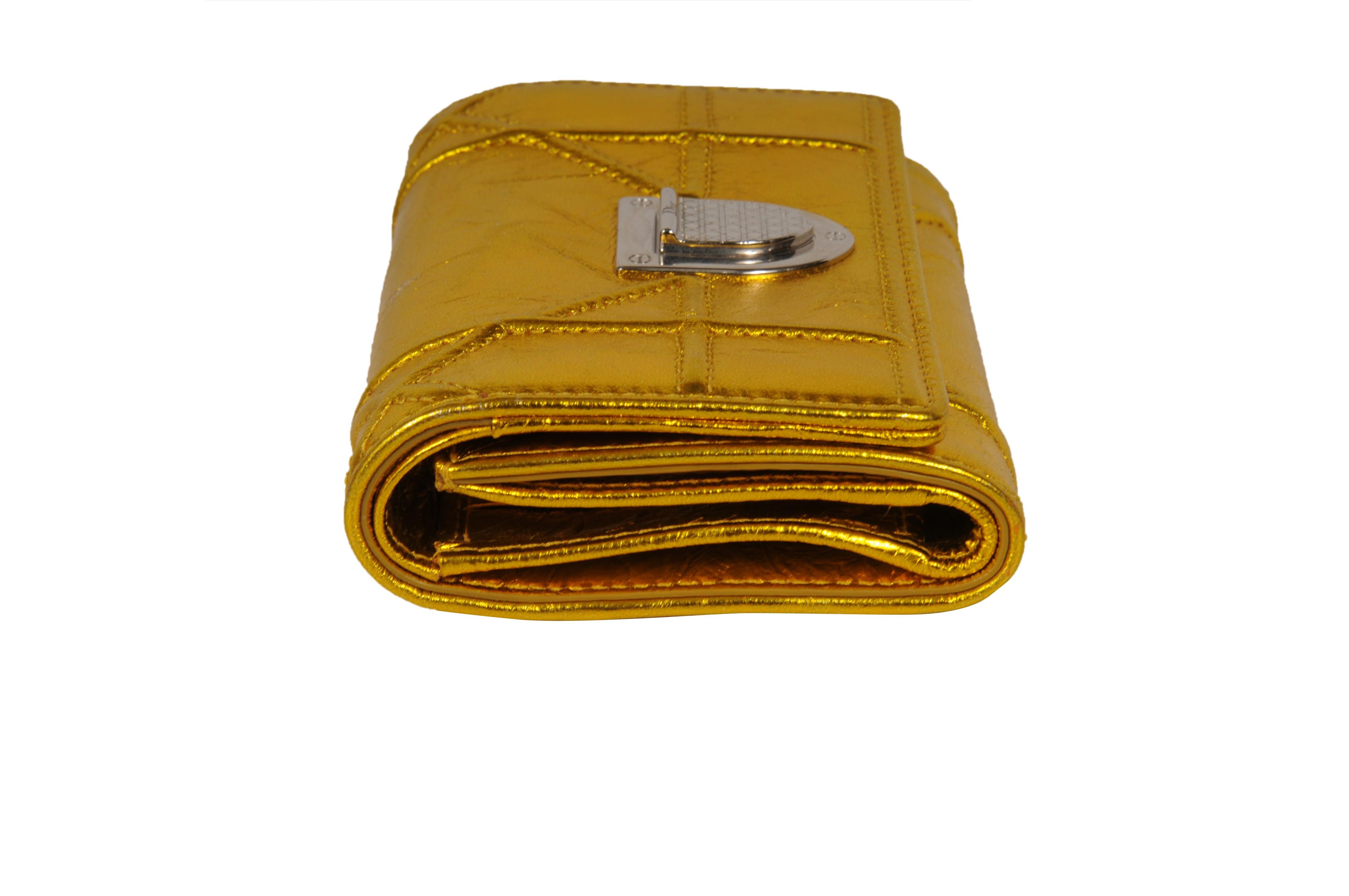 Christian Dior Diorama Elancee Tri Fold Compact Wallet Crinkled Gold Leather (Braun) im Angebot