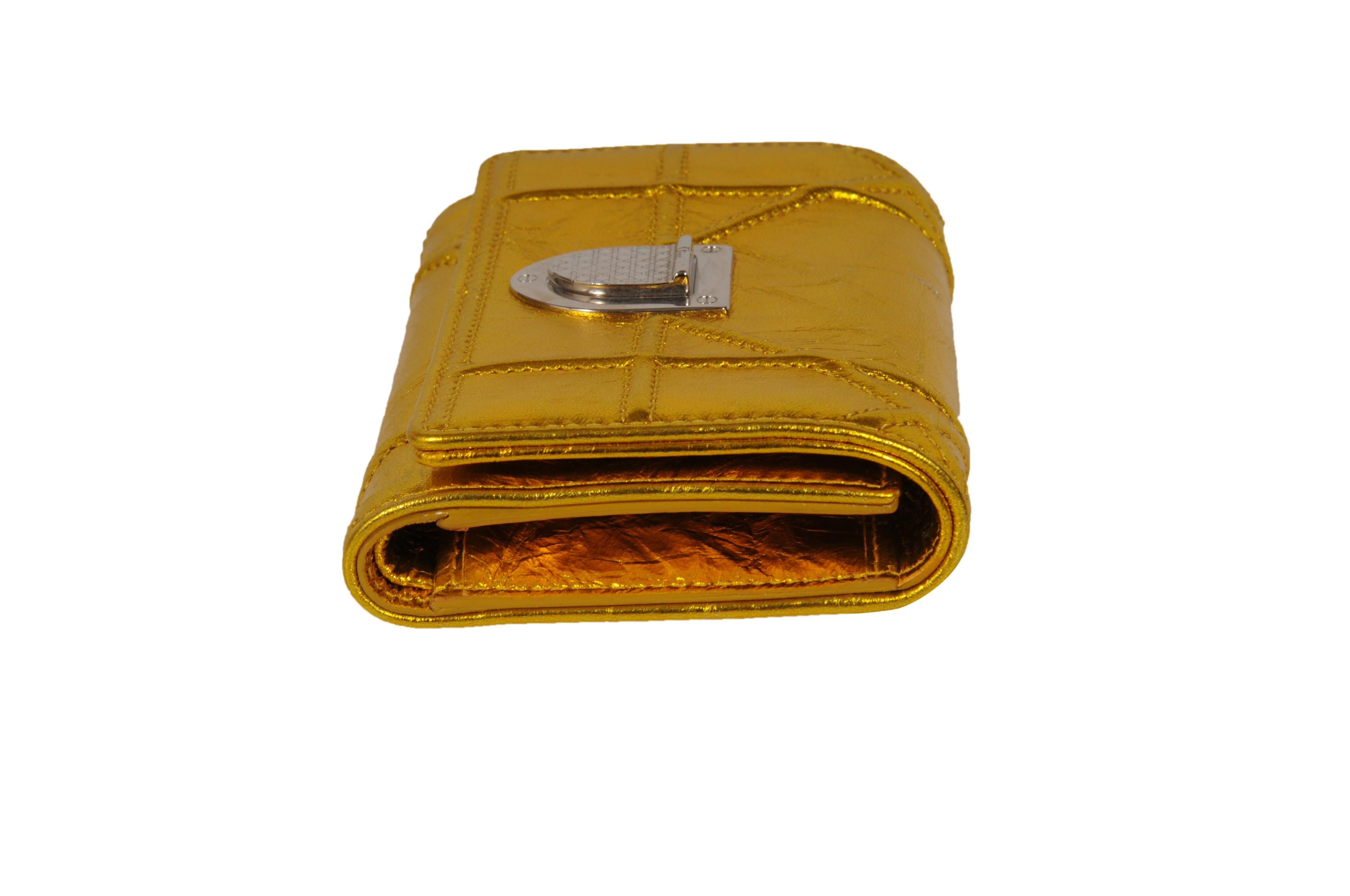 Christian Dior Diorama Elancee Tri Fold Compact Wallet Crinkled Gold Leather Damen im Angebot