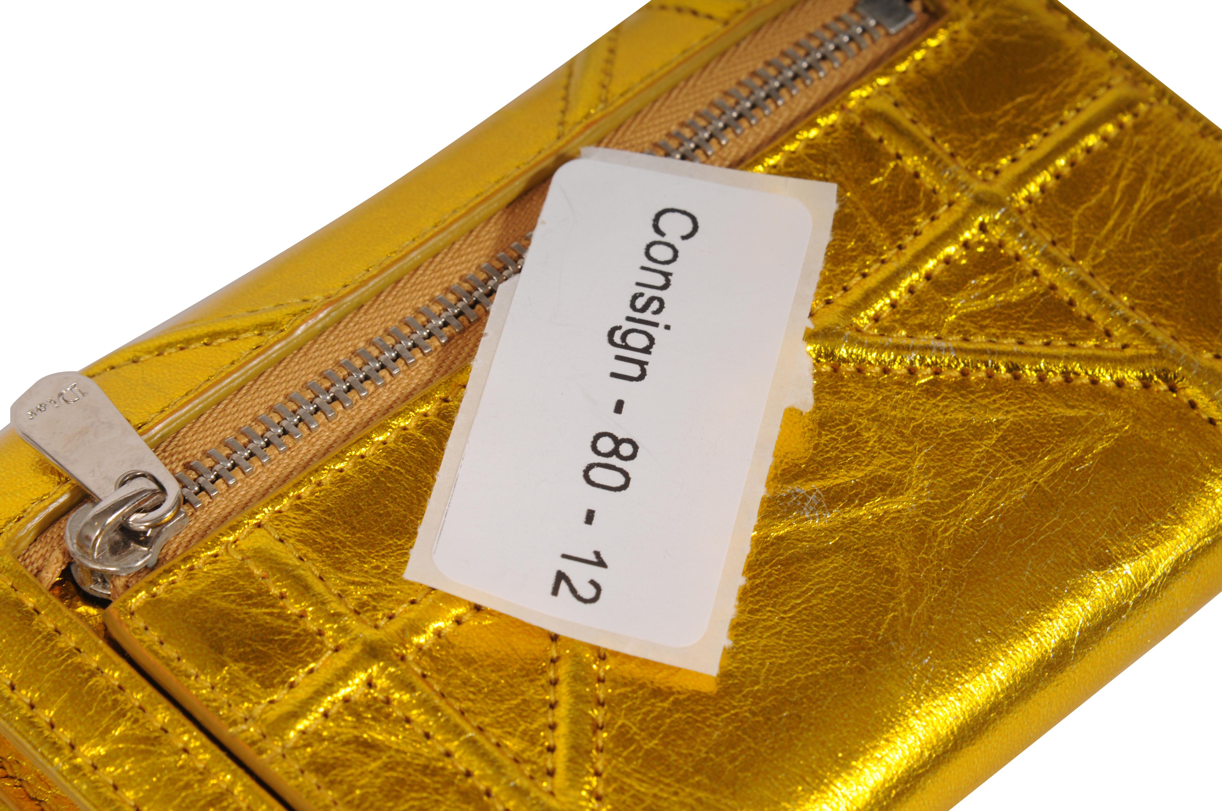 Christian Dior Diorama Elancee Tri Fold Compact Wallet Crinkled Gold Leather im Angebot 3