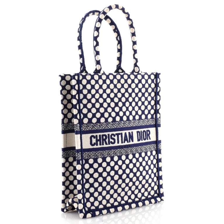Reclame Contract Beïnvloeden Christian Dior DiorAmour Book Tote Printed Canvas Vertical For Sale at  1stDibs
