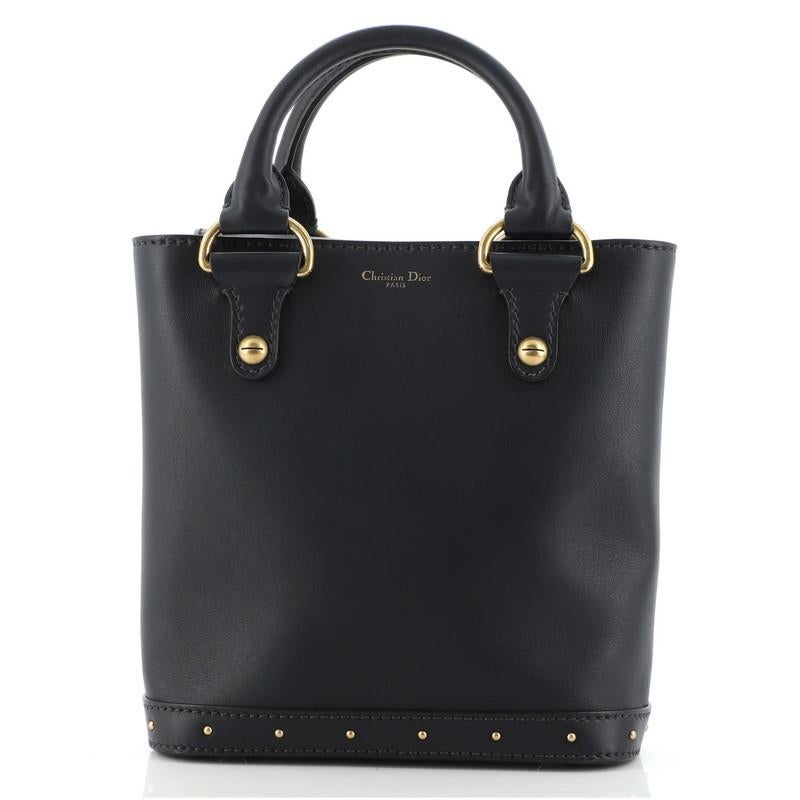 Christian Dior DiorAvenue Bucket Bag aus Leder mit Nieten Klein (Schwarz)