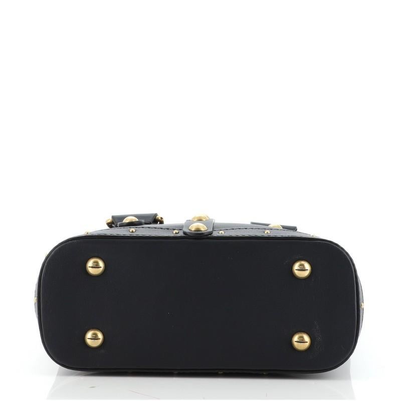 Christian Dior DiorAvenue Bucket Bag aus Leder mit Nieten Klein im Zustand „Gut“ in NY, NY