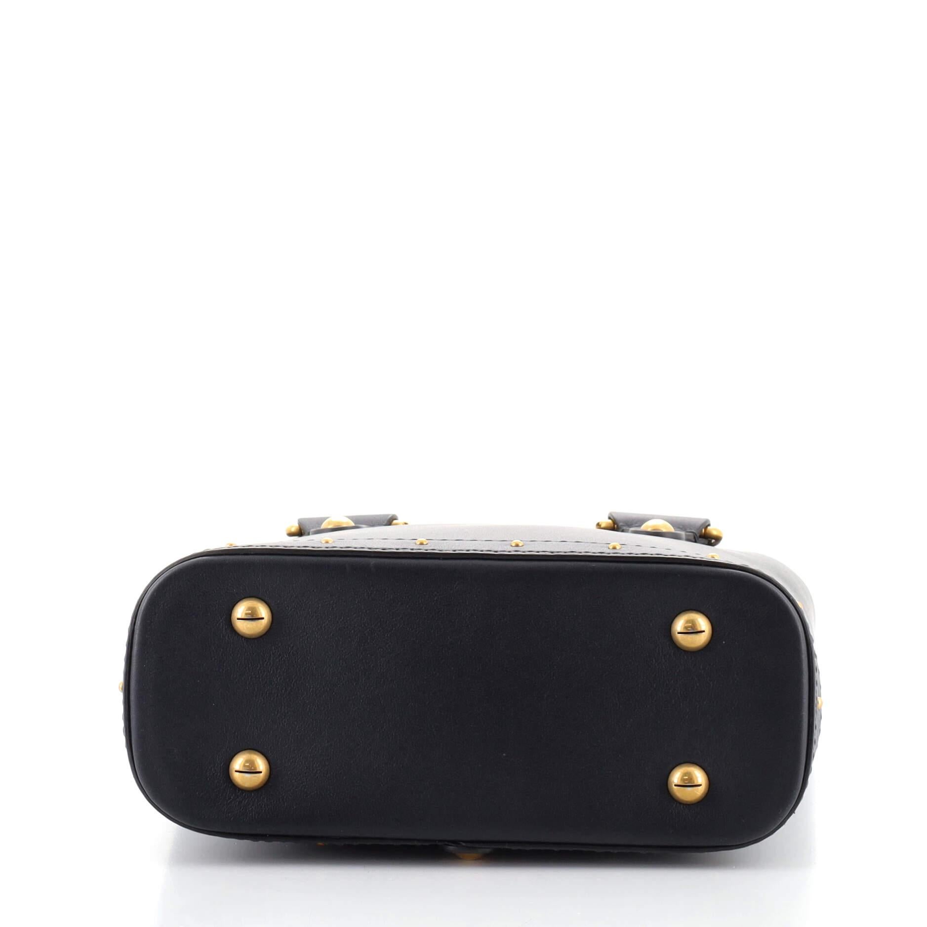 Christian Dior Dior Sac à seau DiorAvenue en cuir clouté petit modèle Bon état à NY, NY