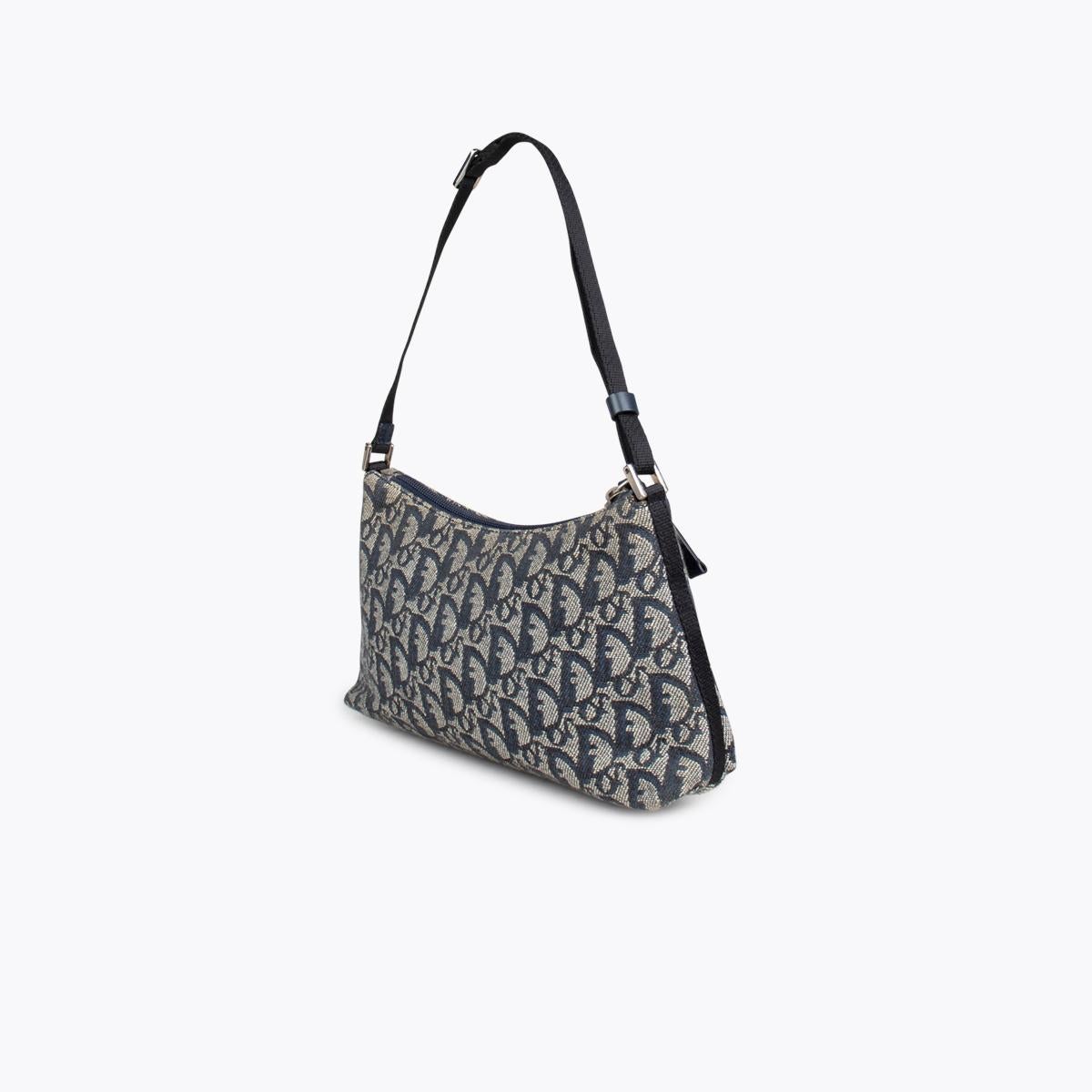 Blue Christian Dior Diorissimo Shoulder Bag

– Silver-tone hardware
– Blue leather trim
– Nylon lining & single interior pocket
– Single flat shoulder strap with zip closure at top

Overall Preloved Condition: Very Good
Exterior Condition: Very