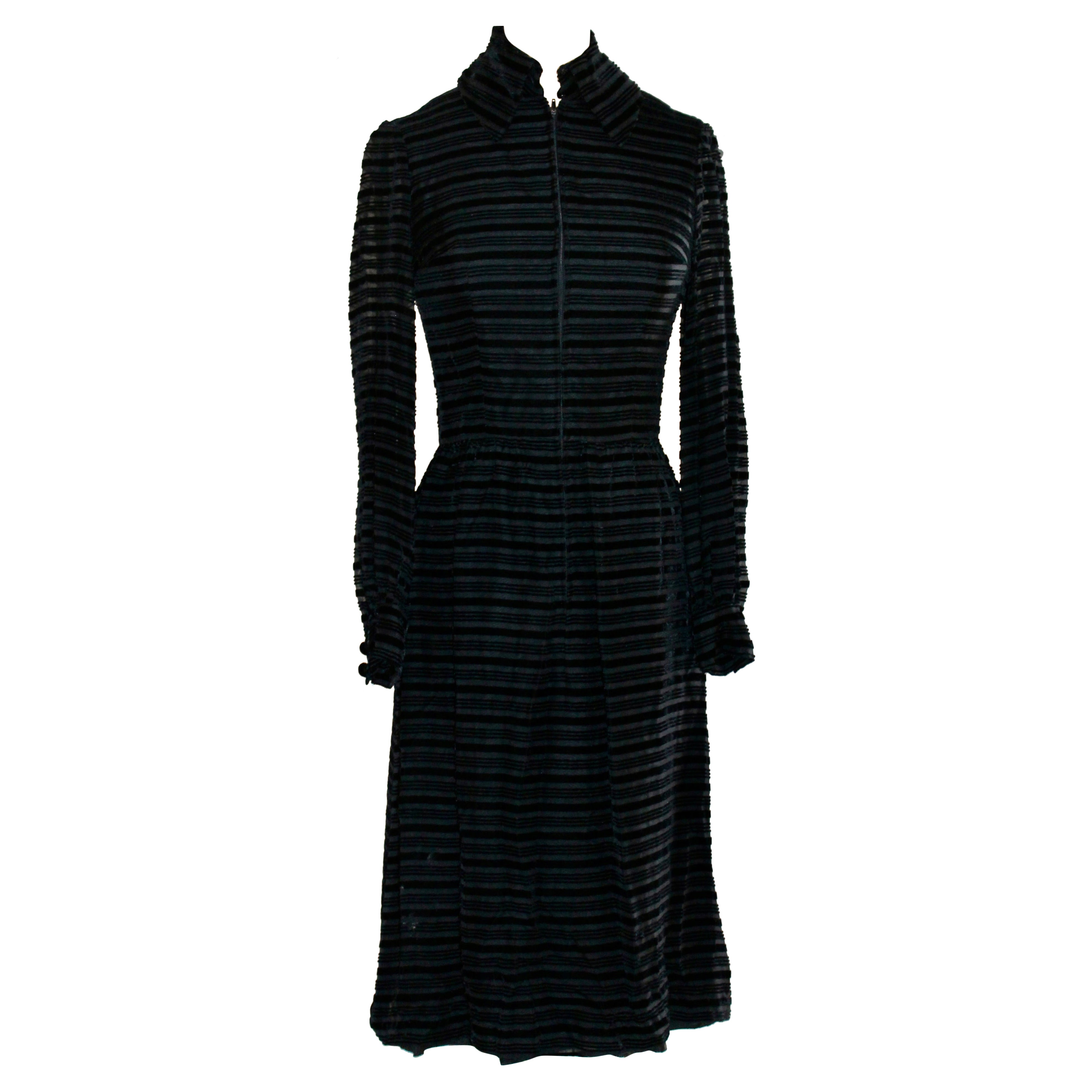 Christian Dior Diorling Schwarzes Samtkleid im Angebot