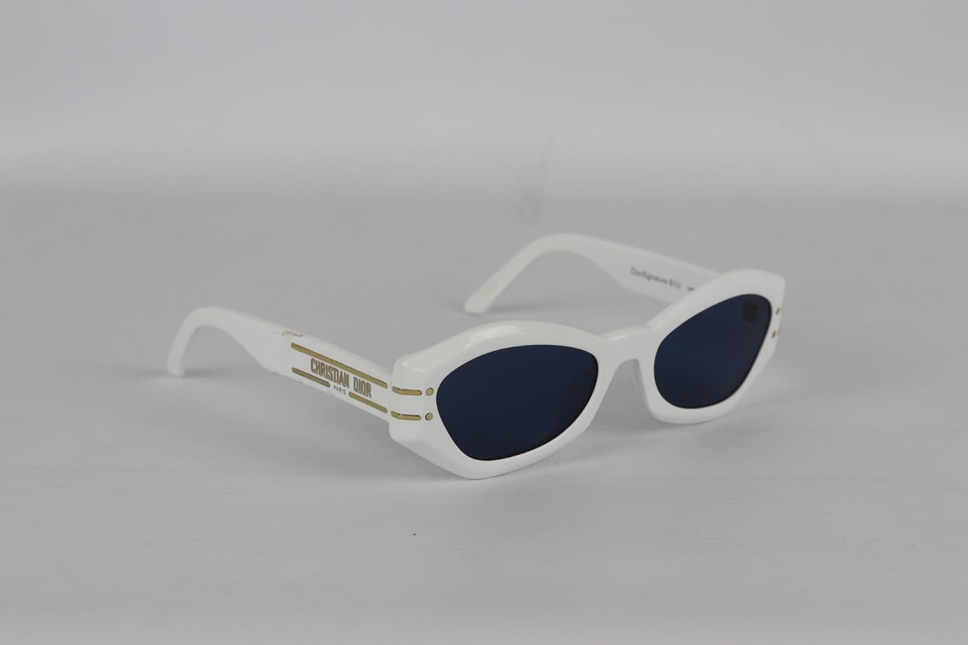 Christian Dior DiorSignature B1U hexagon frame sunglasses. White. Does not come with dustbag or case. Style Code: 50B0. Lens Size: 55 mm. Arm Size: 20 mm. Bridge Size: 135 mm. Very good condition - Few light marks; see pictures.
