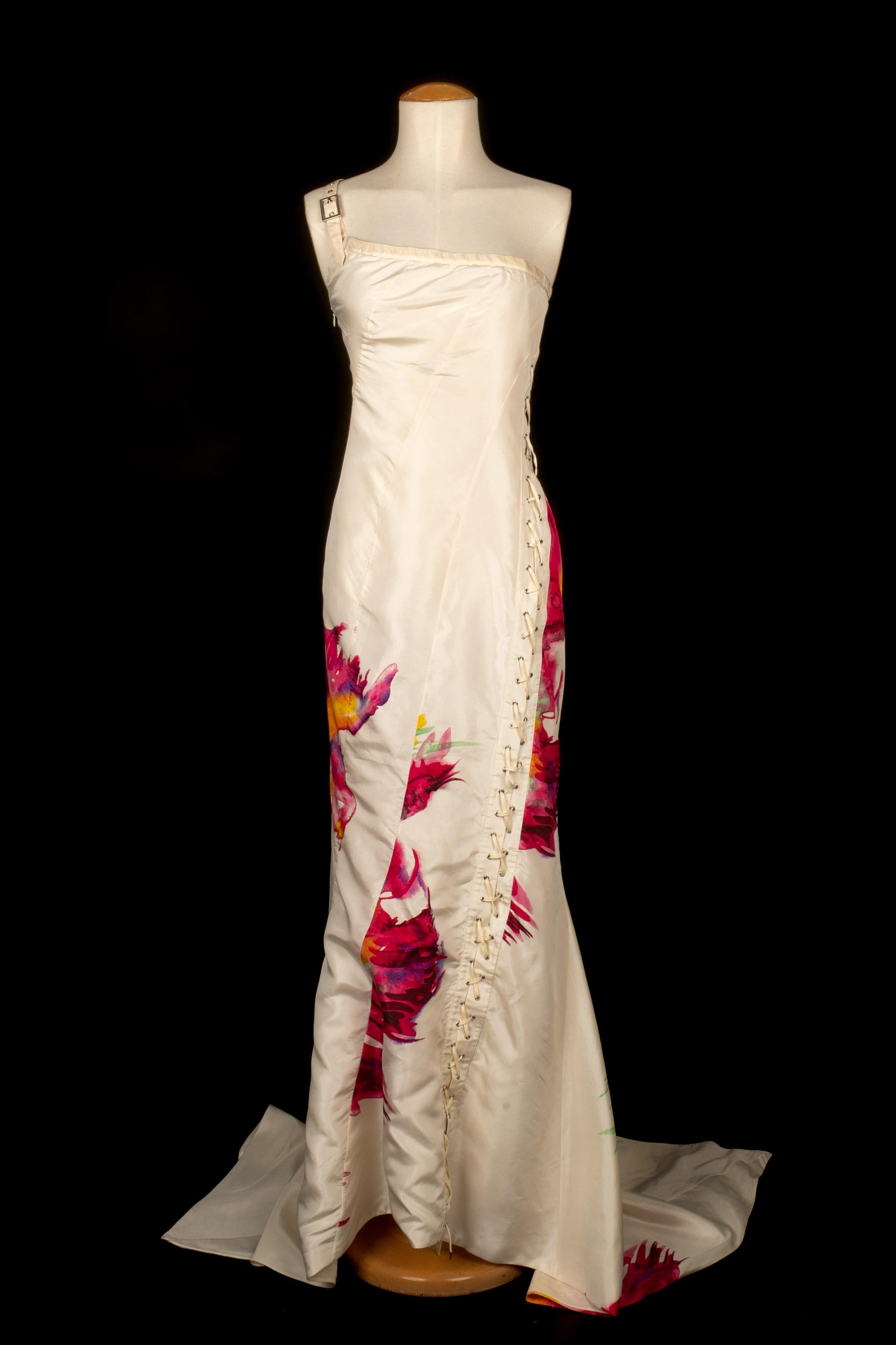 DIOR - (Made in France) Long ivory taffeta dress with the 'Bouleverse' design, and printed with watercolored parrot tulips. Part laced up from the front to the back of the dress, long train skirt. 36FR size indicated. 2001
