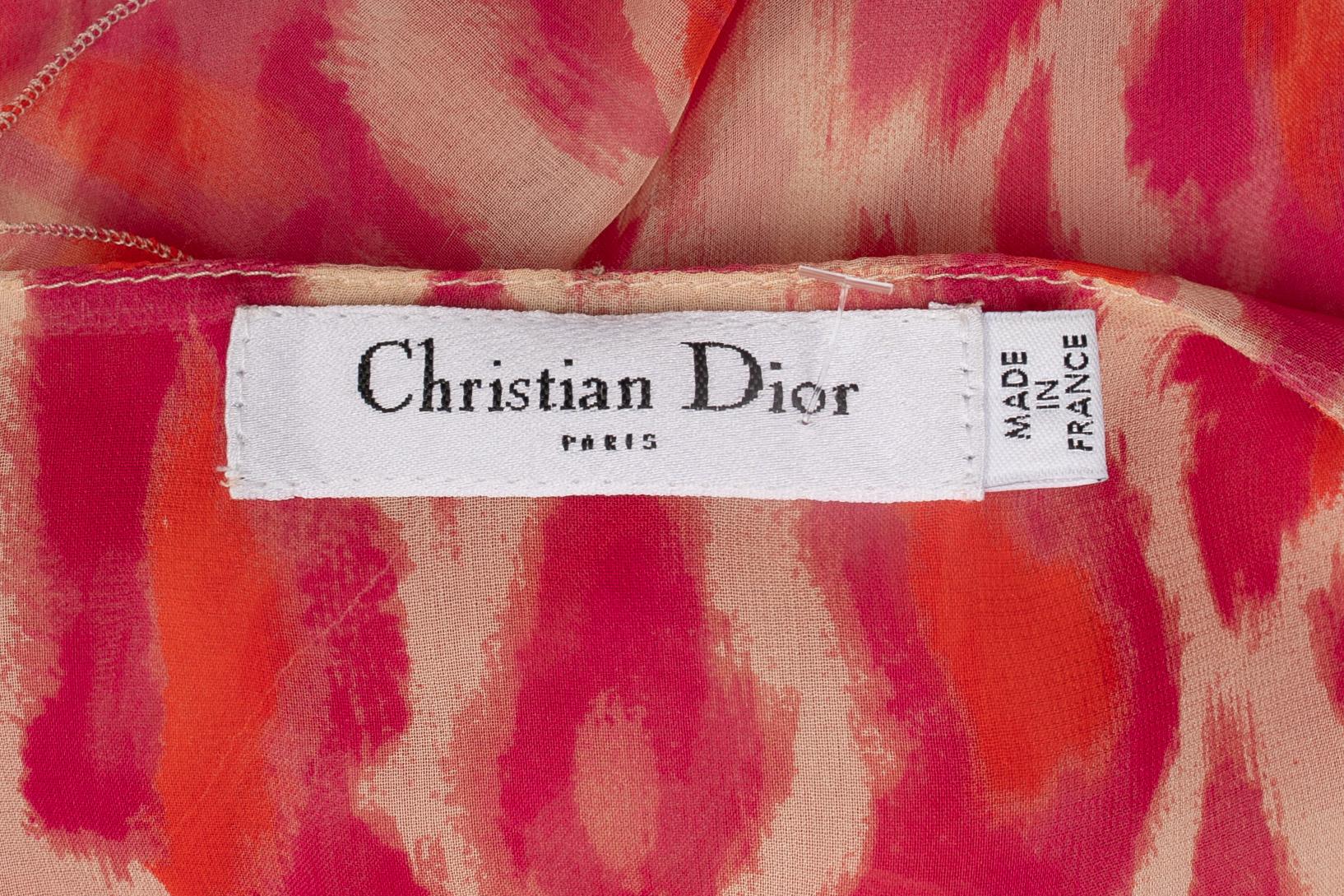 DIOR - (Made in France) Silk dress with animal print in pink, orange, and purple tones. Size 38FR indicated. 2008 Resort Collection, under the artistic direction of John Galliano.

Condition:
Very good condition

Dimensions:
Chest: 40 cm - Waist: 34