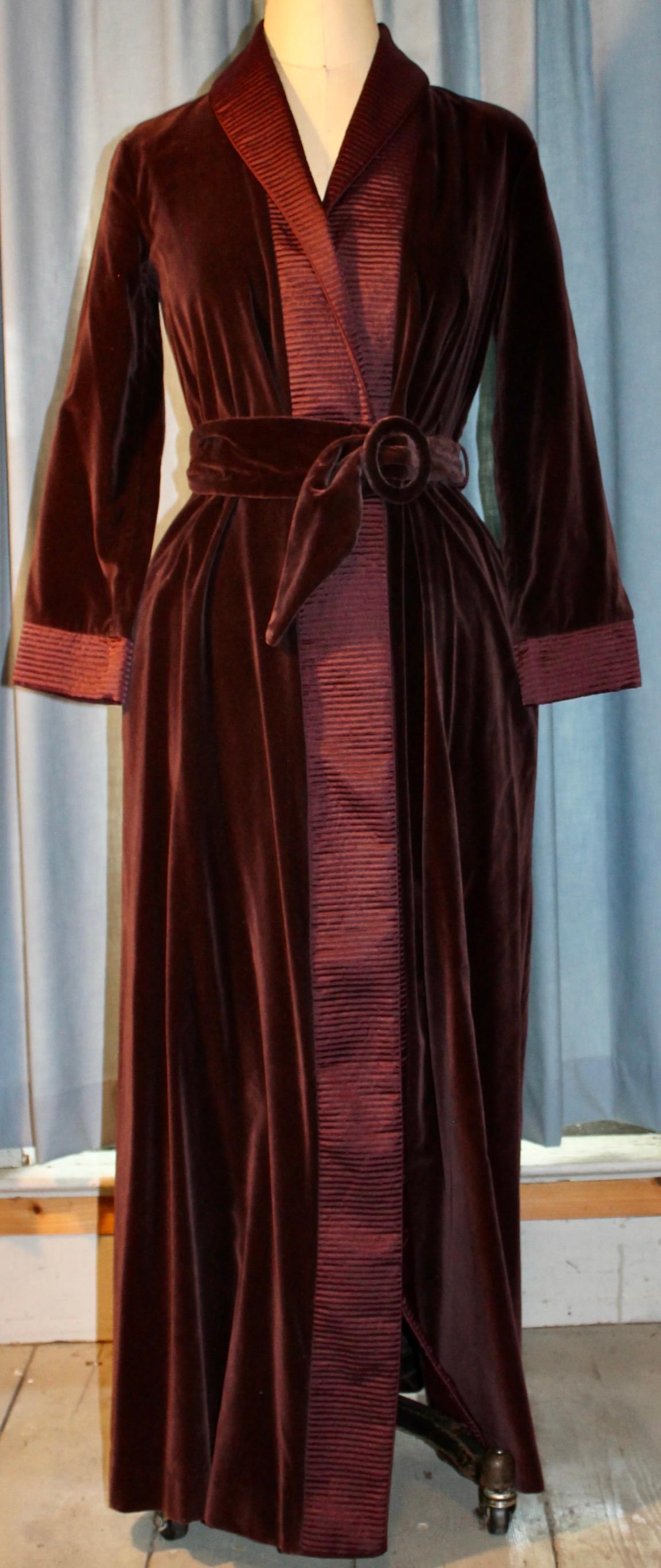 Gorgeous Christian Dior deep violet velveteen Belted Dressing Robe with quilted silk collar.
Approximately an American 6-8. Shoulder to shoulder seem 16