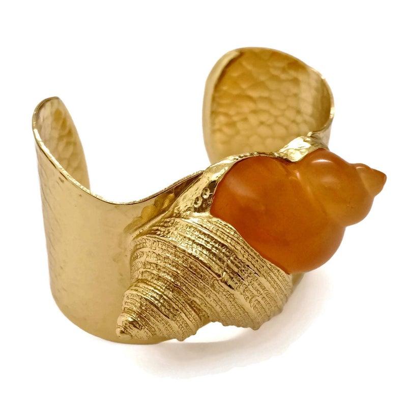 CHRISTIAN DIOR DUNE by Robert Goossens Lucite Shell Hammered Cuff Bracelet In Excellent Condition In Kingersheim, Alsace