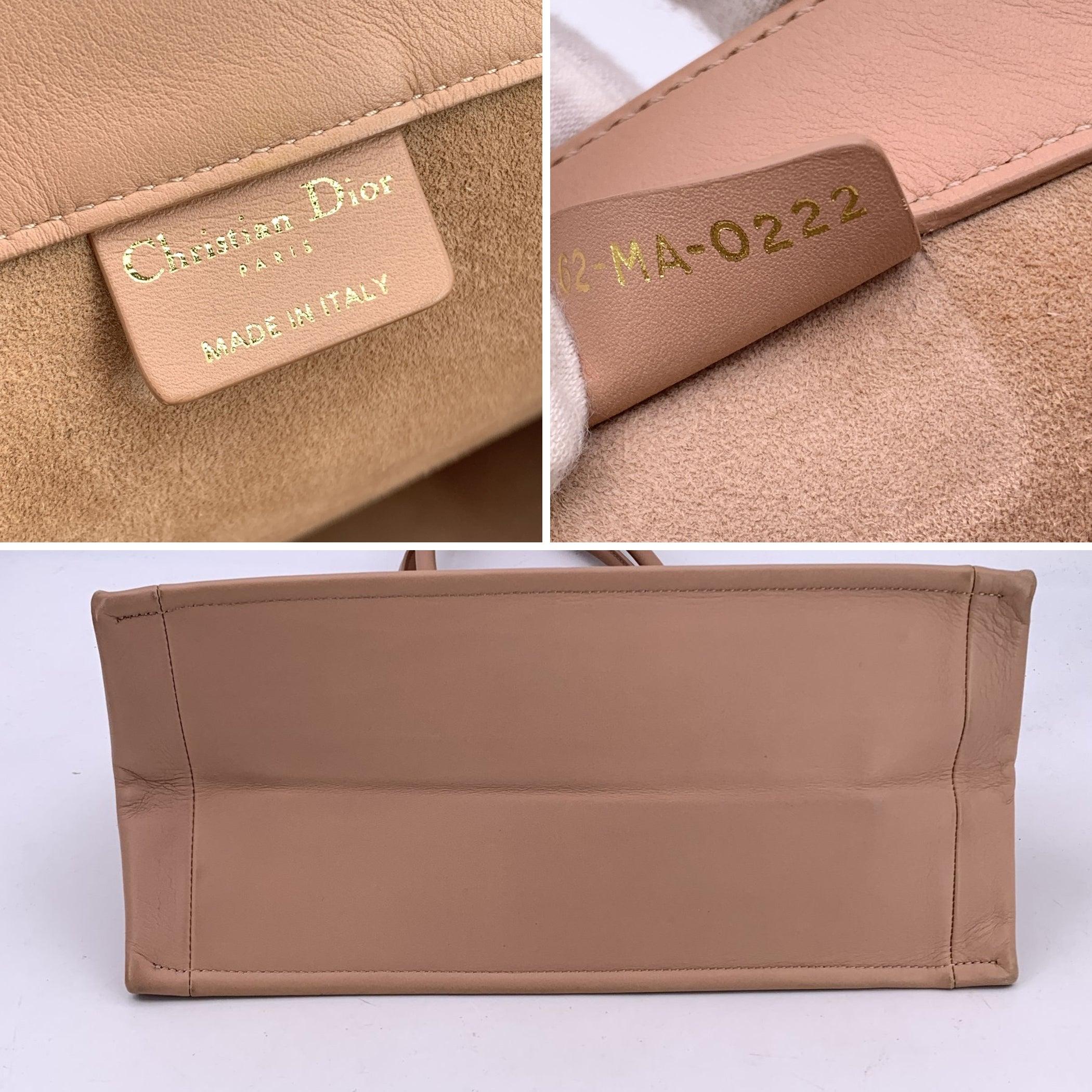 Christian Dior - Borsa Book Tote media in pelle rosa polvere In condizioni buone in vendita a Rome, Rome