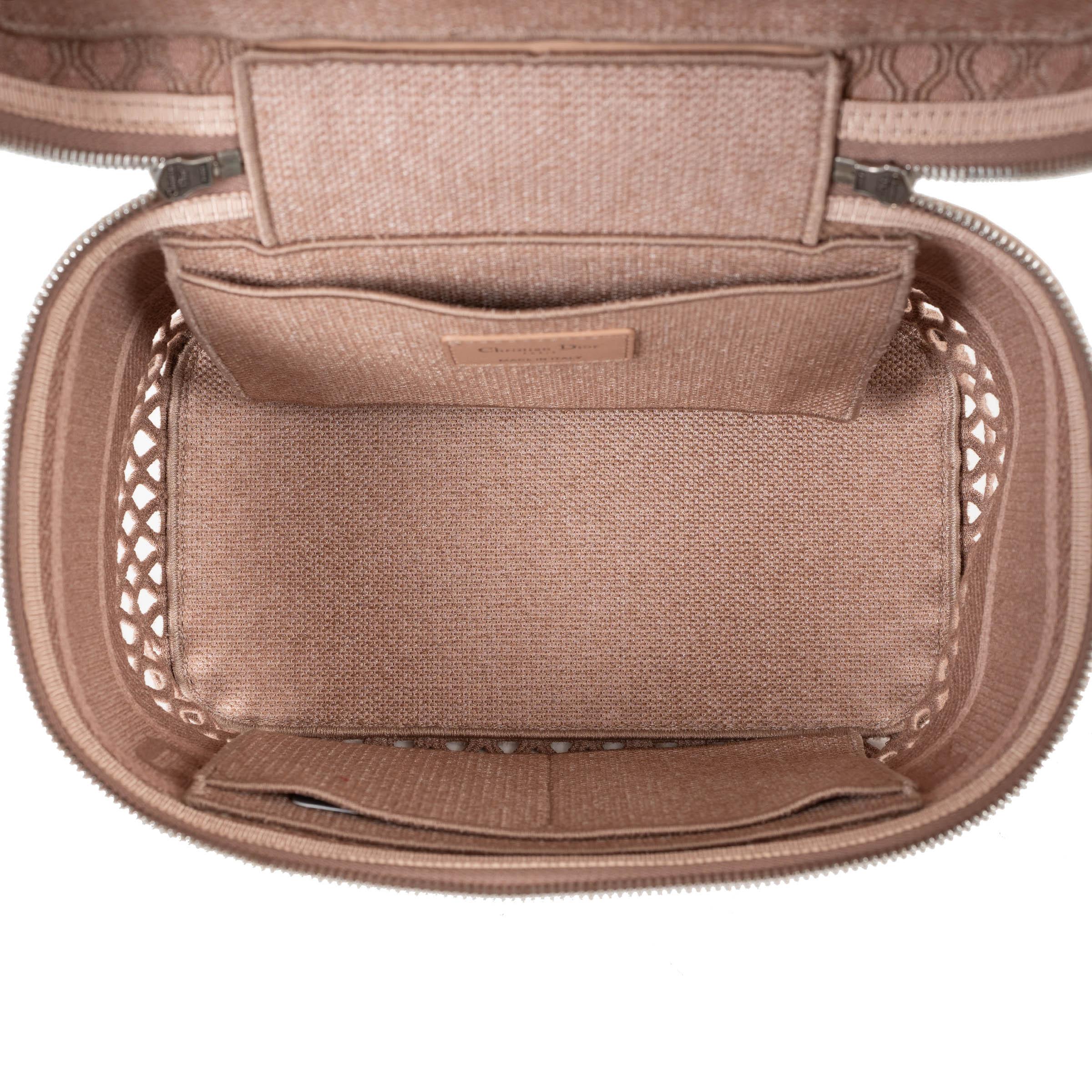 Donna Christian Dior in tela rosa polverosa 2020 Borsa VANITY DIORTRAVEL in vendita