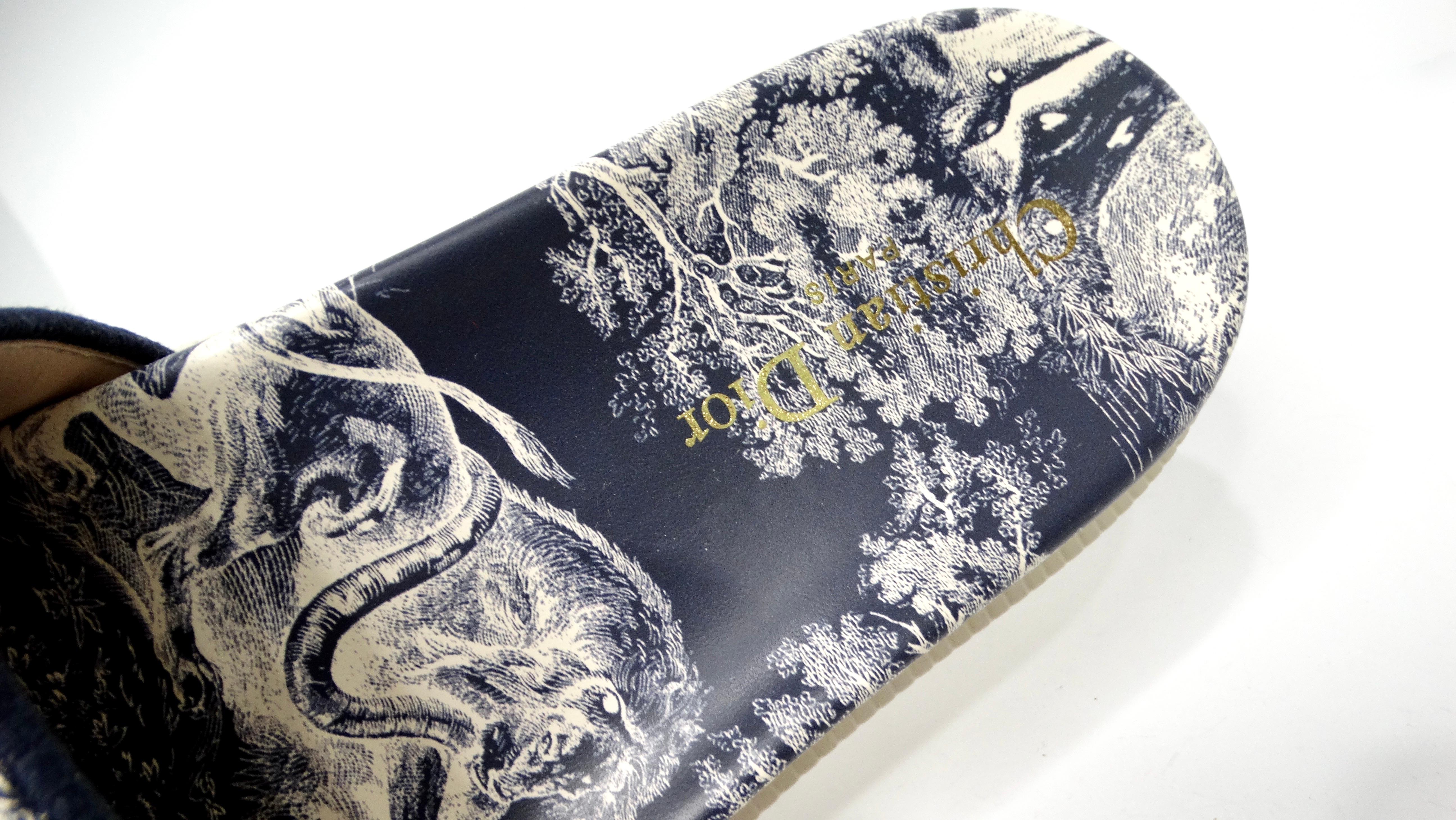 Christian Dior Dway Canvas Toile de Jouy Blue Embroidered Slides In Good Condition For Sale In Scottsdale, AZ