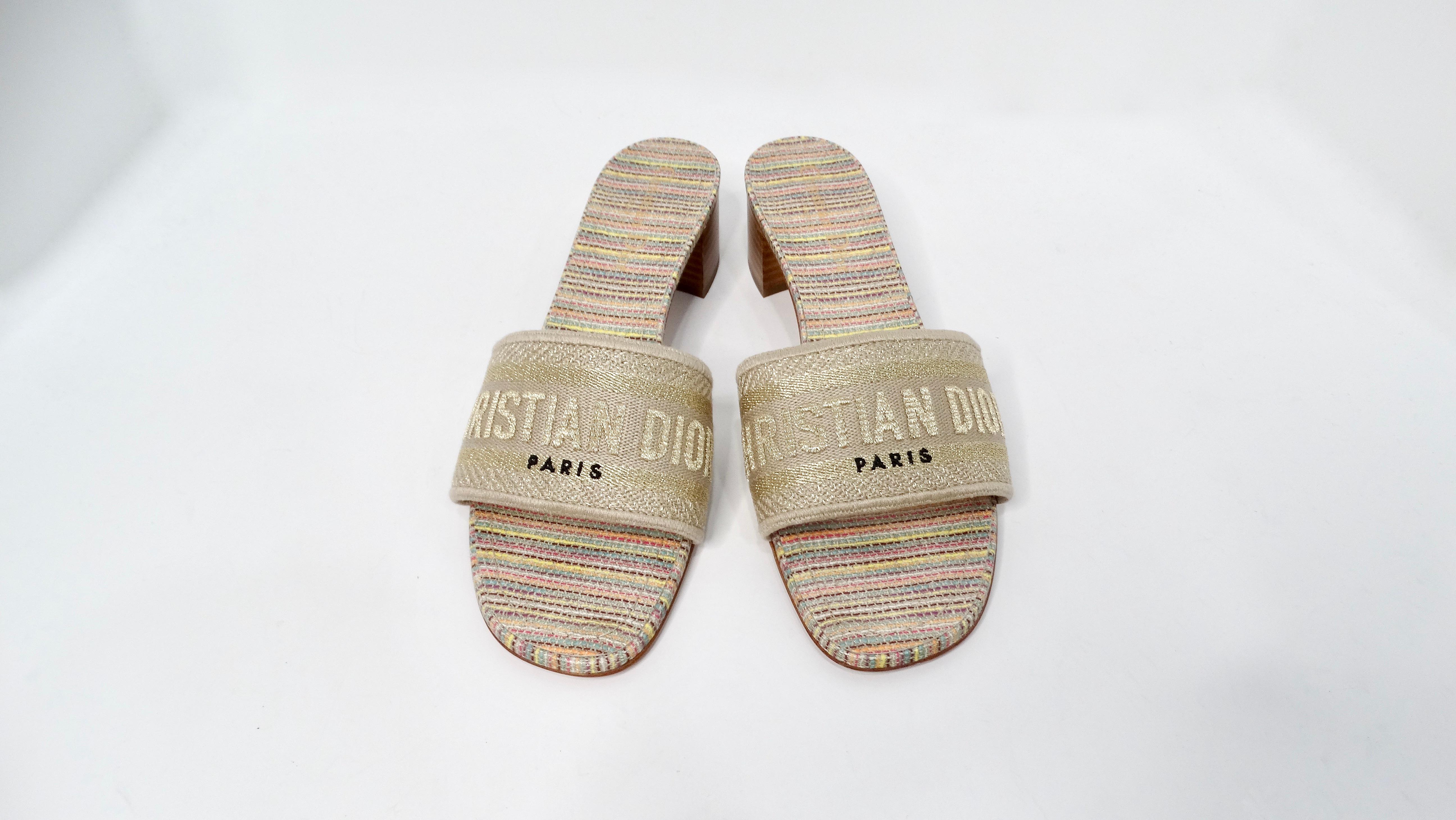 Christian Dior Dway - Escarpins à talons brodés en métal doré Bon état - En vente à Scottsdale, AZ