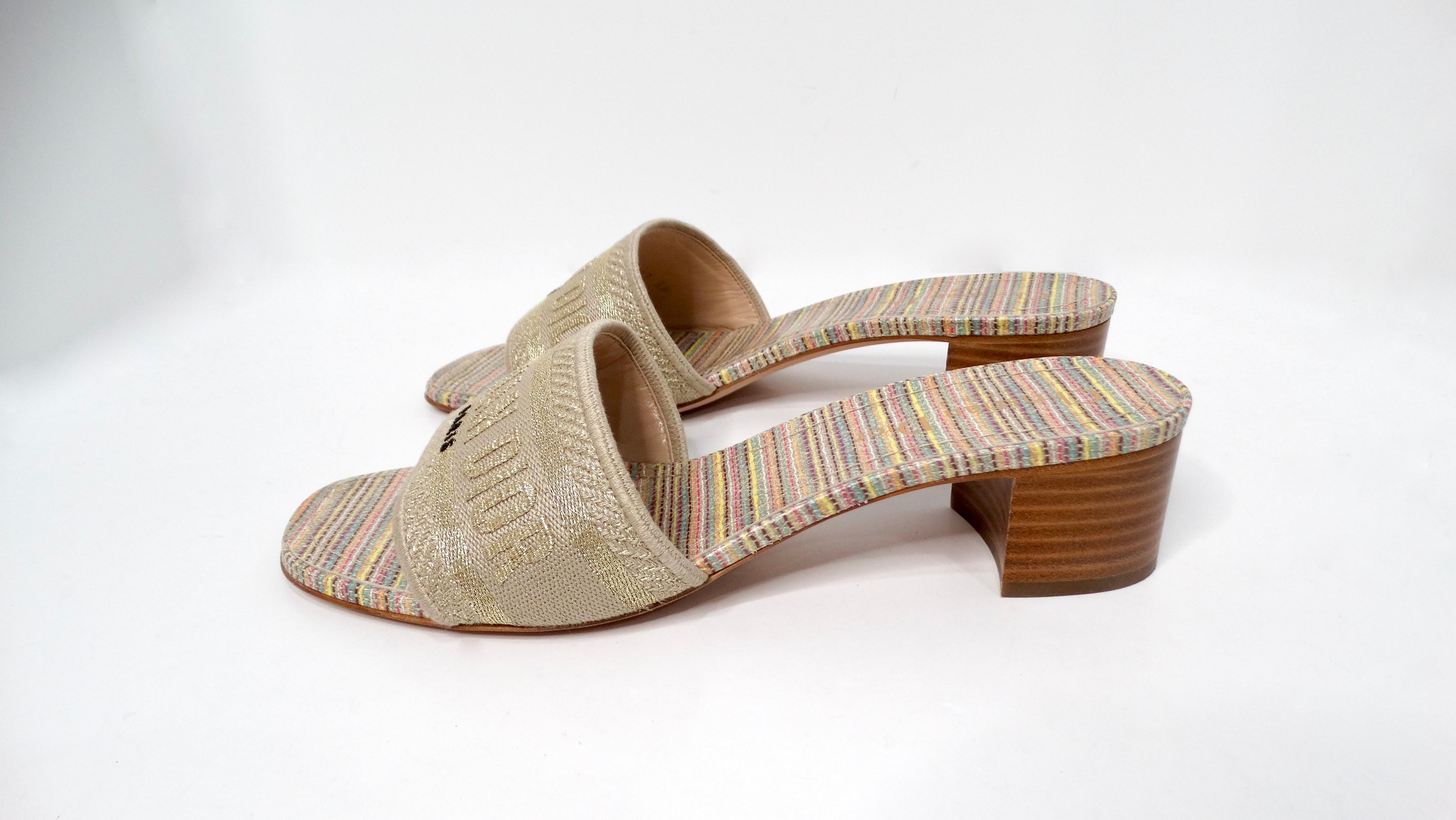 Christian Dior Dway - Escarpins à talons brodés en métal doré Pour femmes en vente