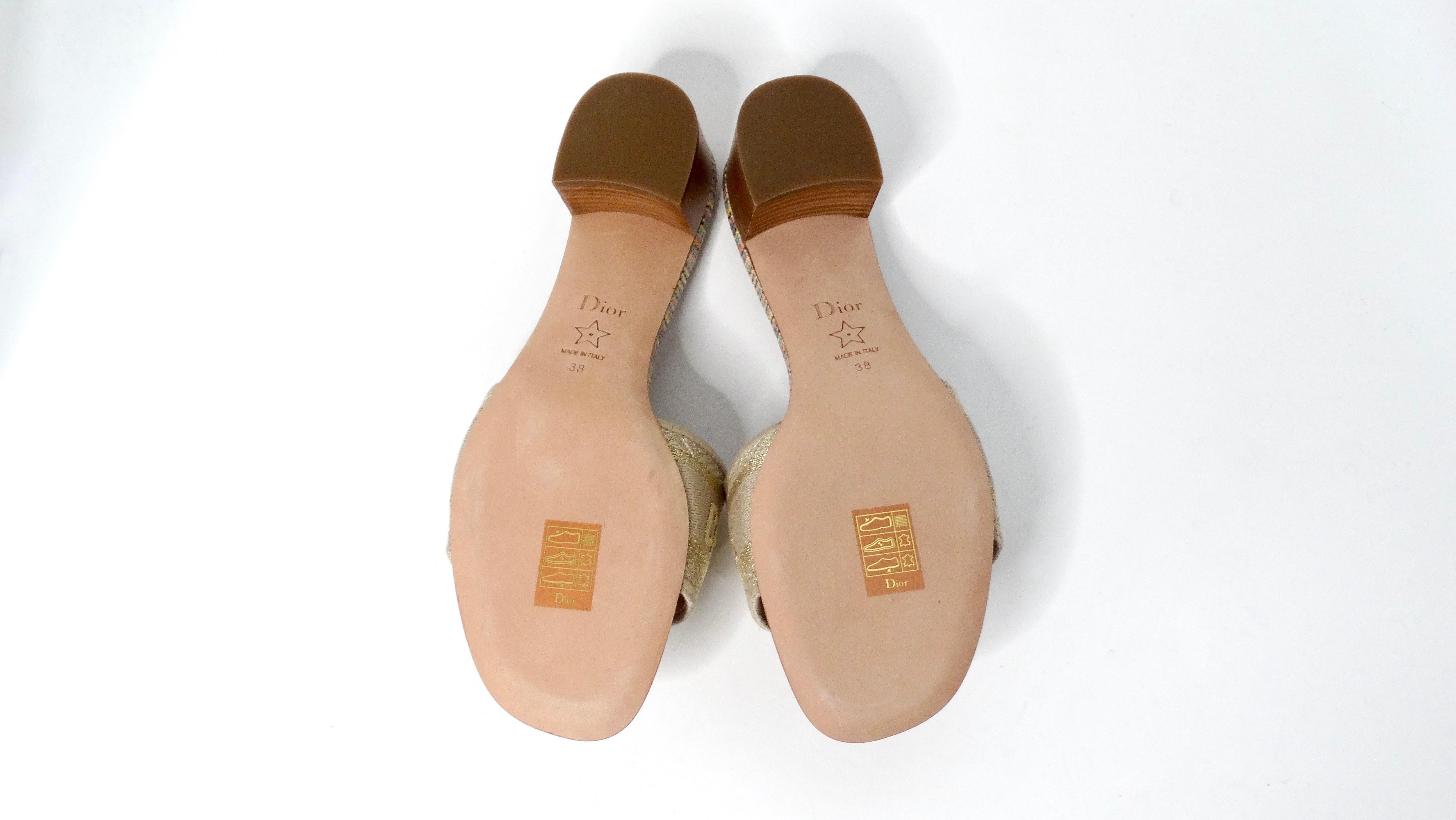 Christian Dior Dway - Escarpins à talons brodés en métal doré en vente 2
