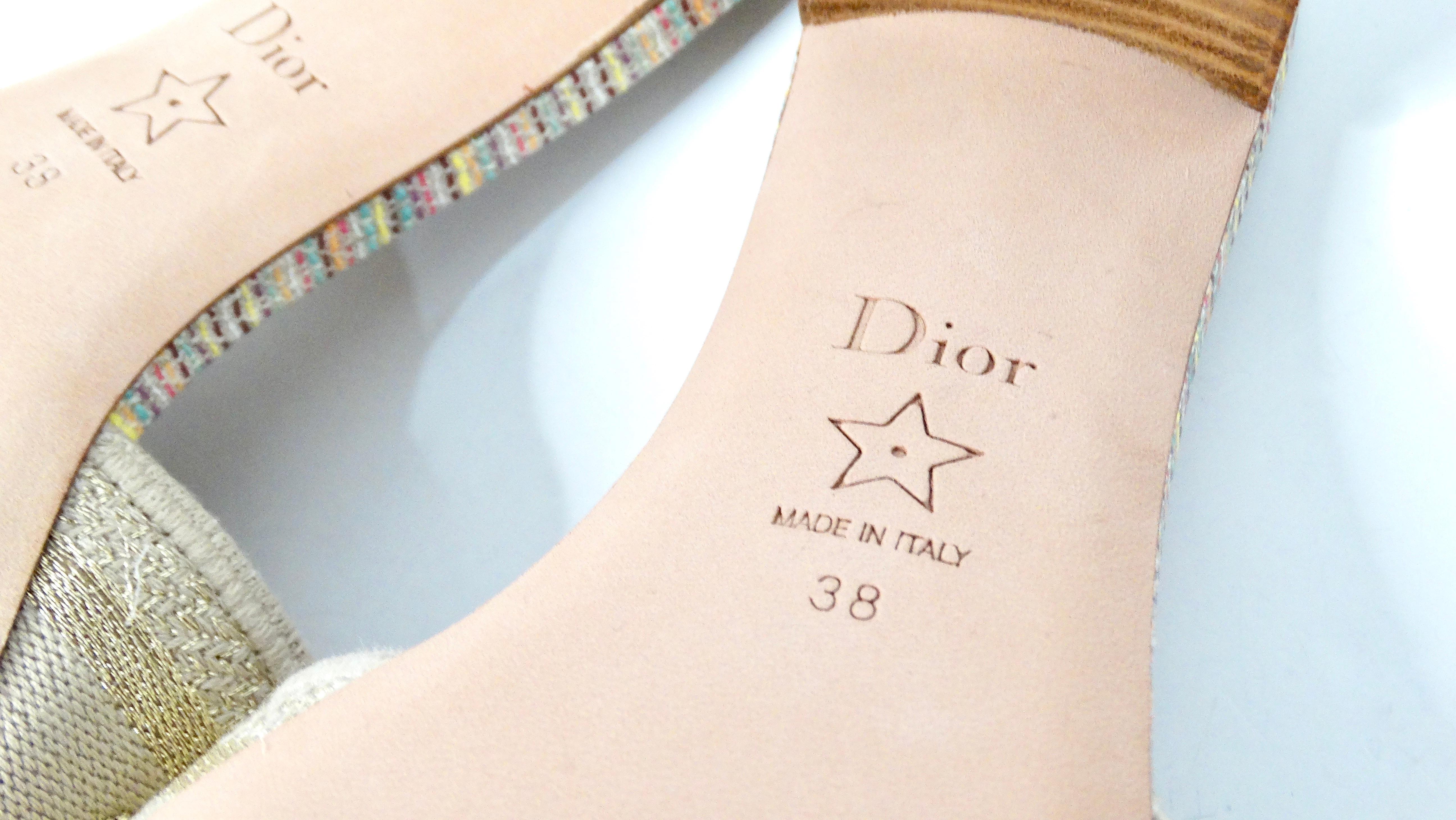 Christian Dior Dway - Escarpins à talons brodés en métal doré en vente 3