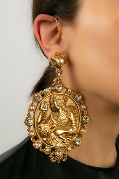 Pendiente Christian Dior de metal dorado Haute Couture, circa 90
