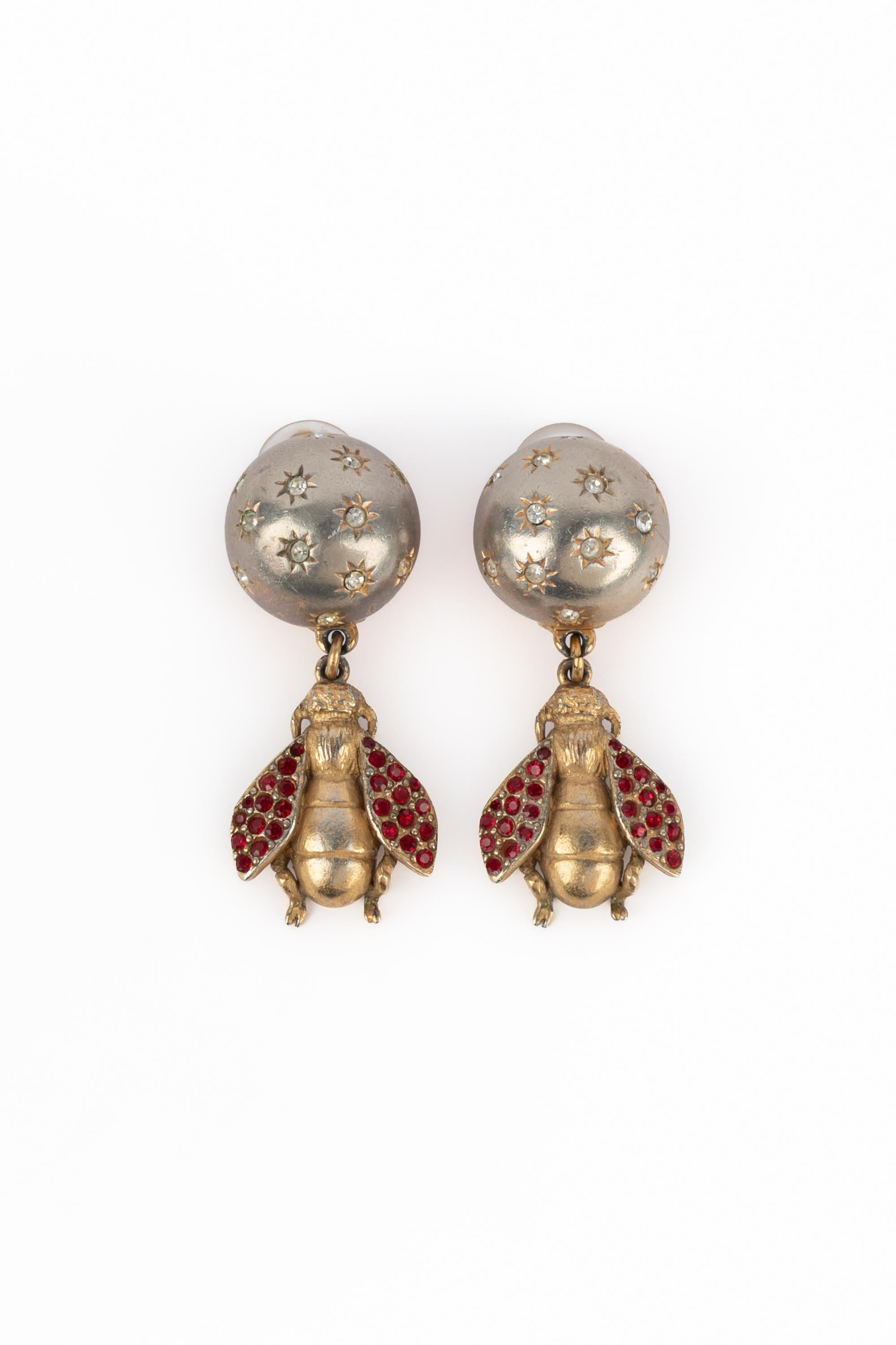 DIOR - Golden and silvery metal bee earrings ornamented with rhinestones.

Condition:
Very good condition

Dimensions:
Height: 5 cm

SKU:BO29


