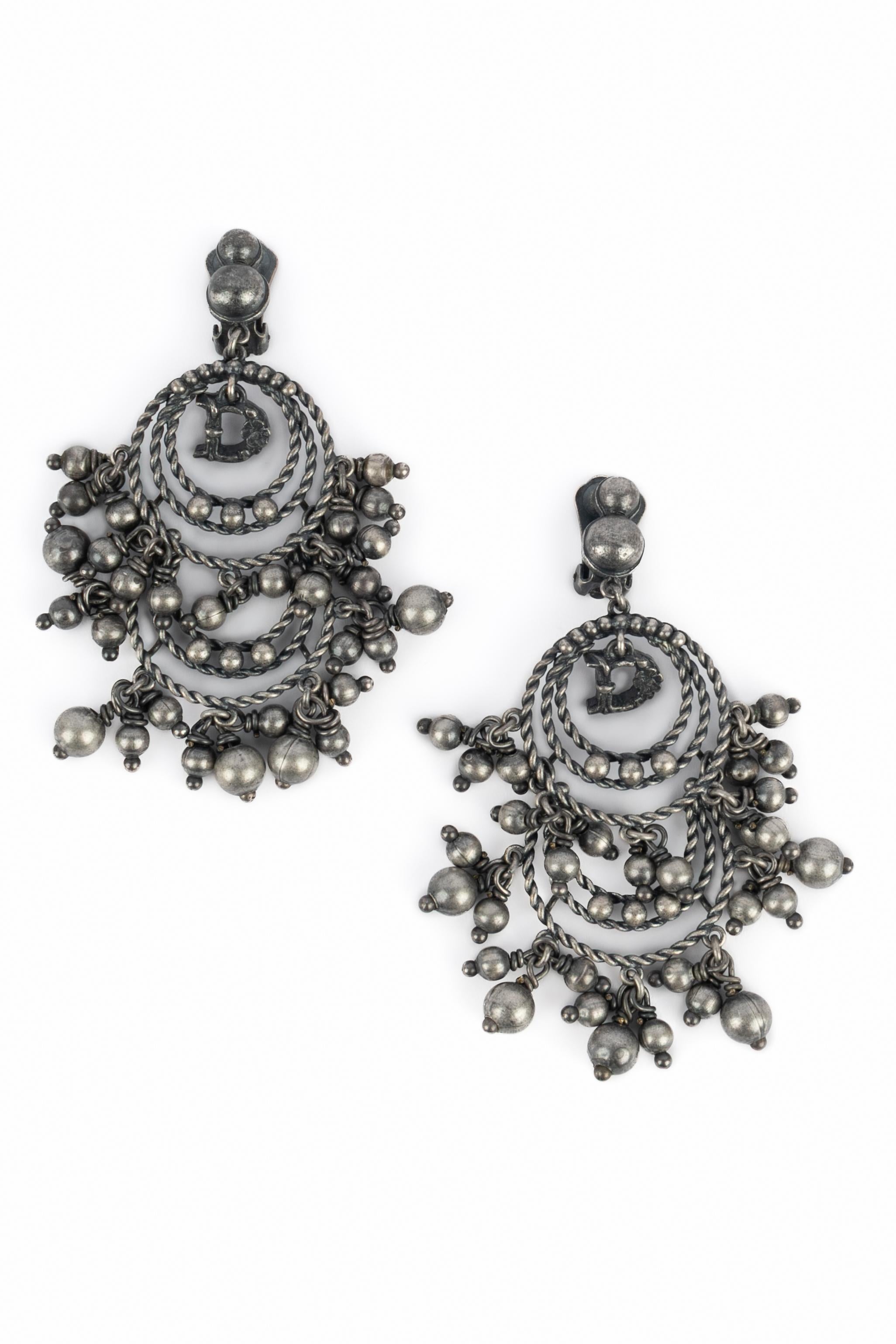 DIOR - Dark-silvery metal earrings.

Condition:
Very good condition

Dimensions:
Height: 7 cm

SKU:BO57
