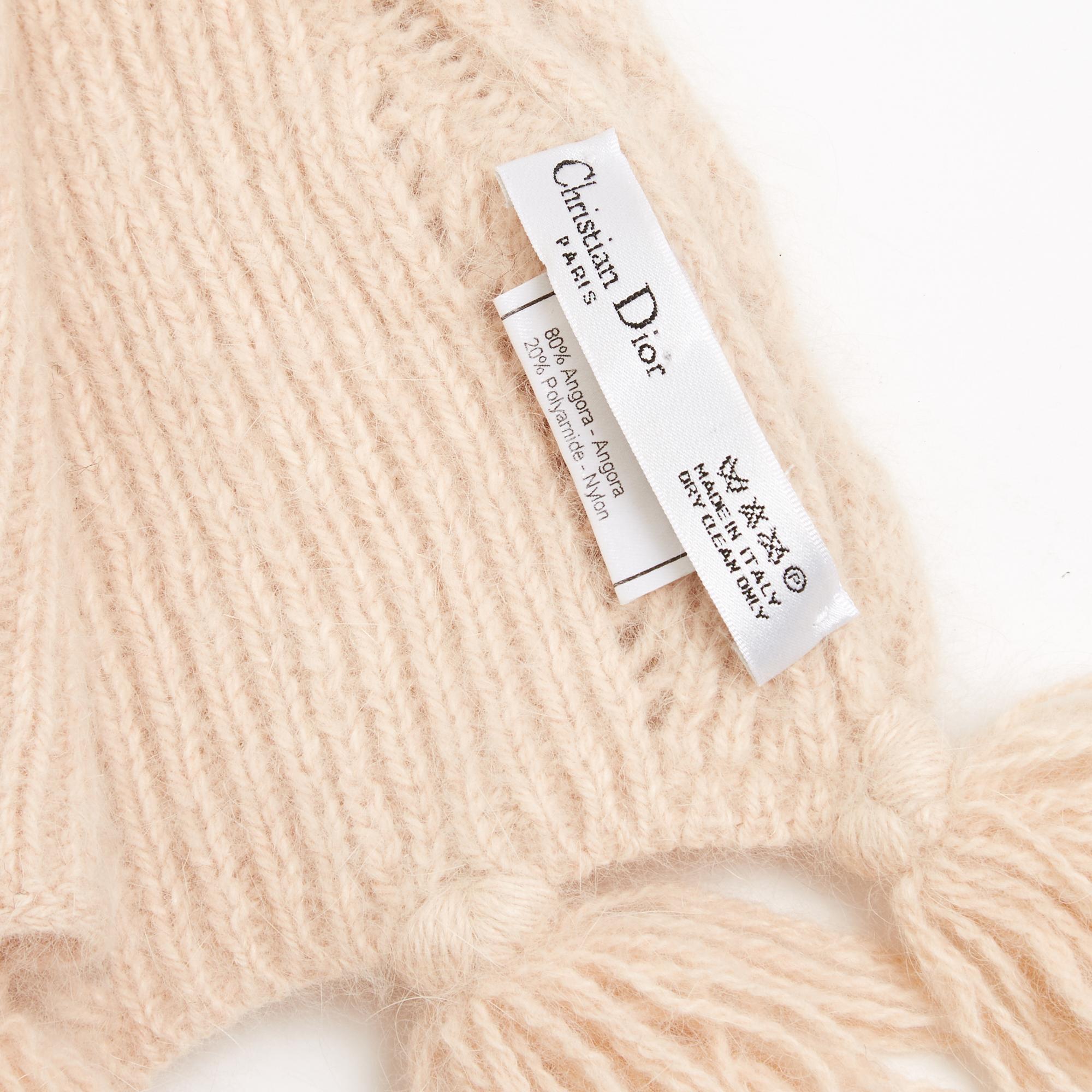 Christian Dior Echarpe Rose Courte Bufanda Corta Grande Pointelle de Lana Rosa Bebé en Excelente estado para la venta en PARIS, FR
