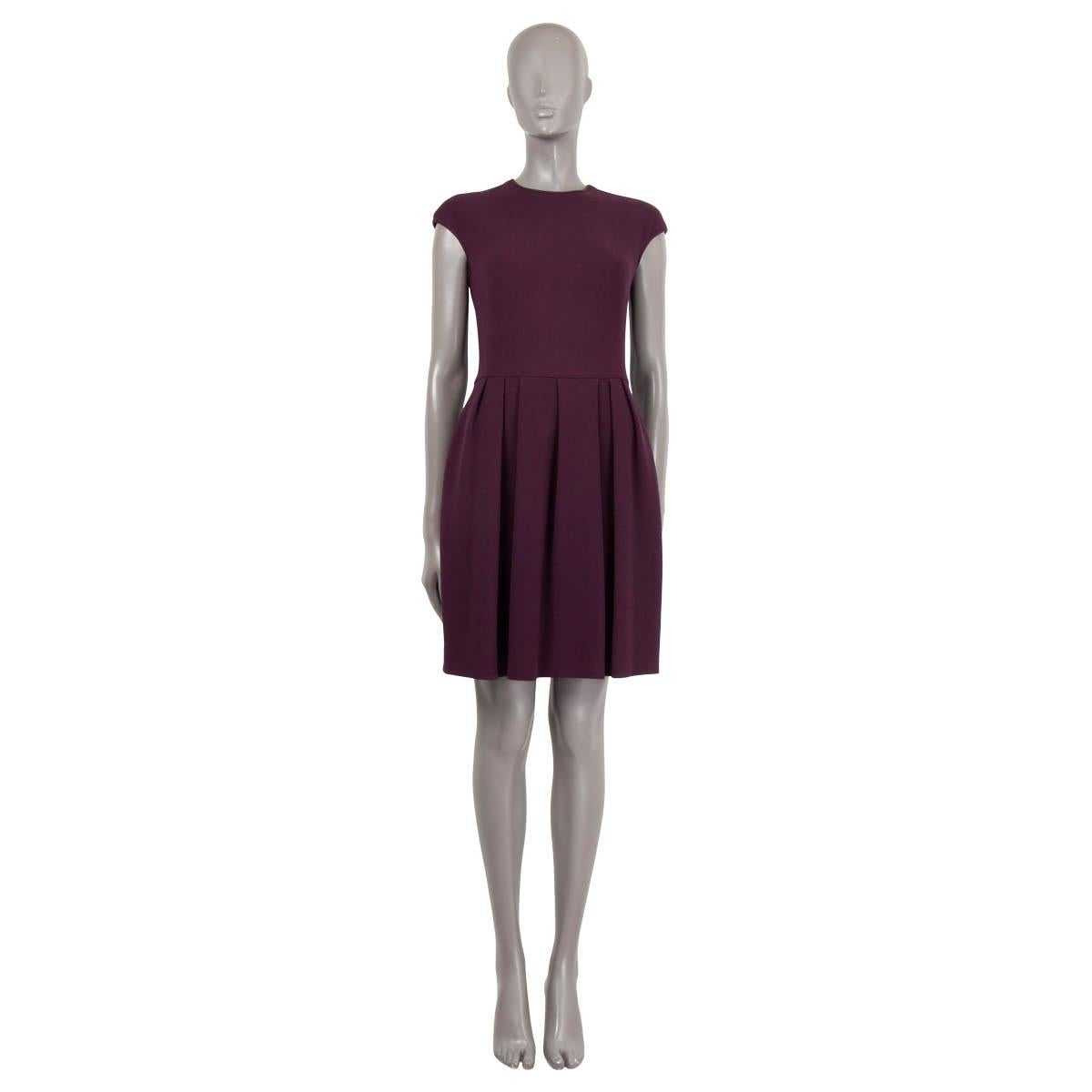 100% authentic Christian Dior dress in eggplant wool (93%), polyamide (30%) and elastane (2%). Features short sleeves and pleats on the skirt. Lined in silk (93%) and lycra (7%). Has been worn and is in excellent condition.

Measurements
Tag
