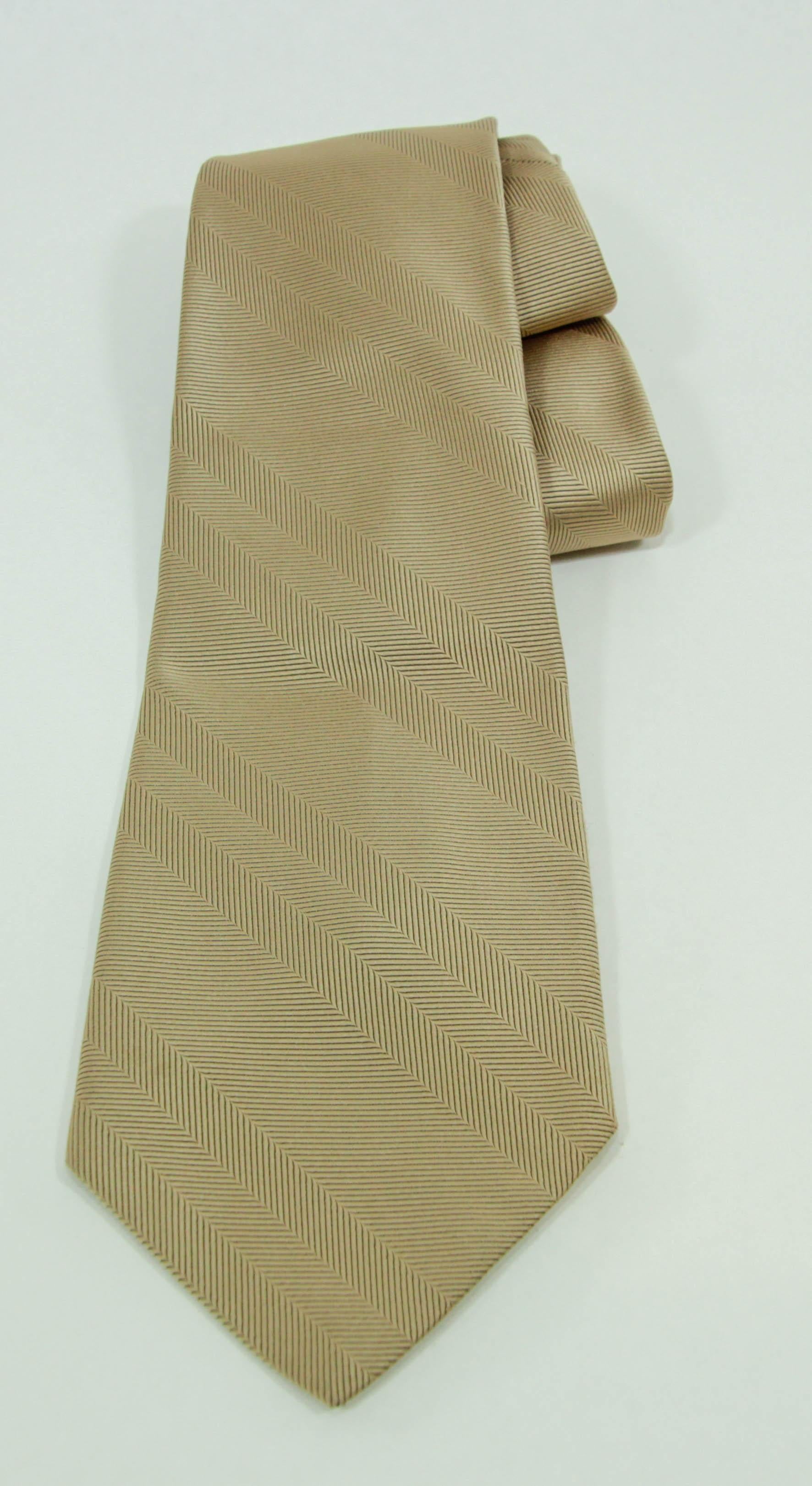 Marrone Christian Dior Cravatta classica elegante in oro 1970 in vendita