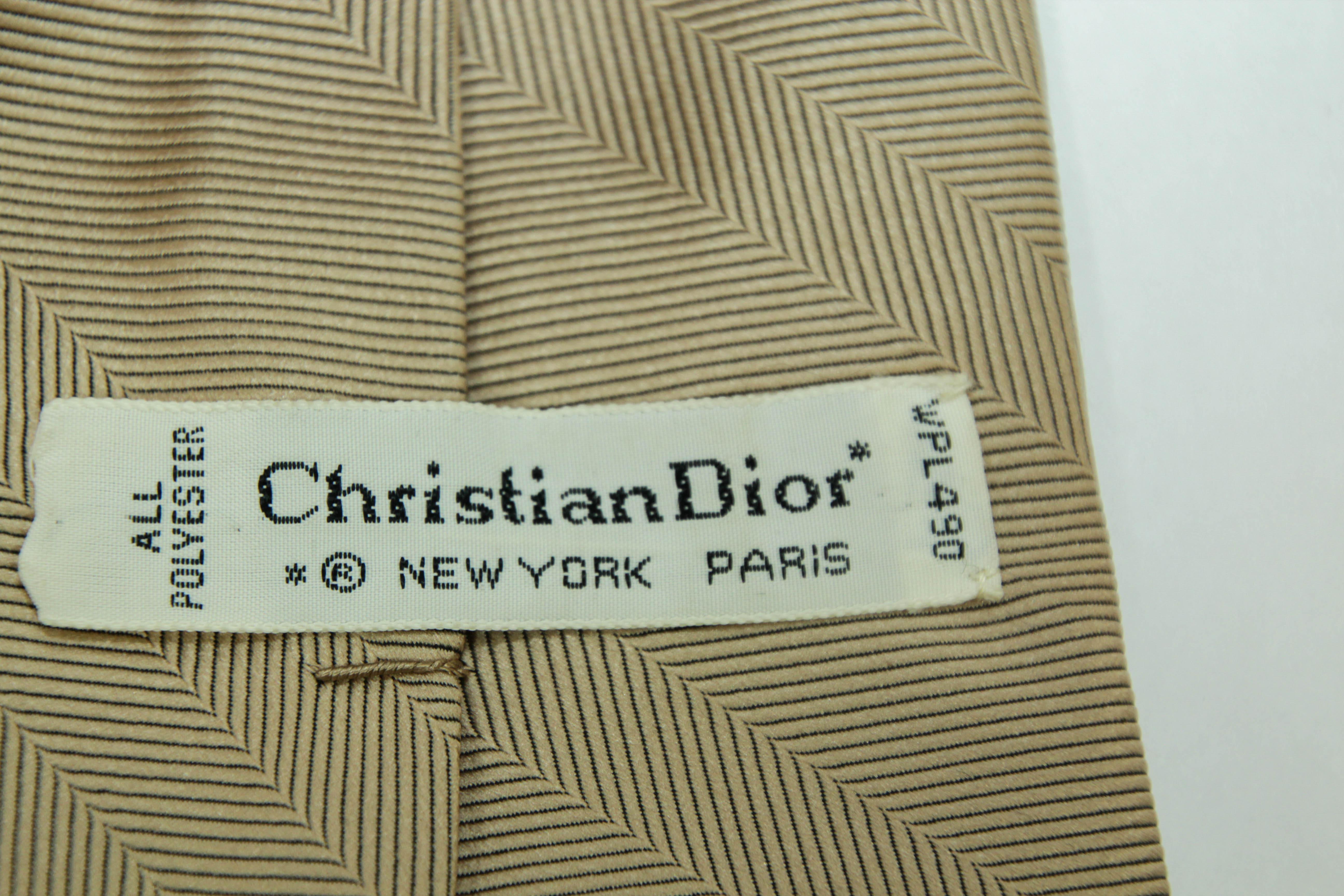 Christian Dior Cravatta classica elegante in oro 1970 in vendita 1