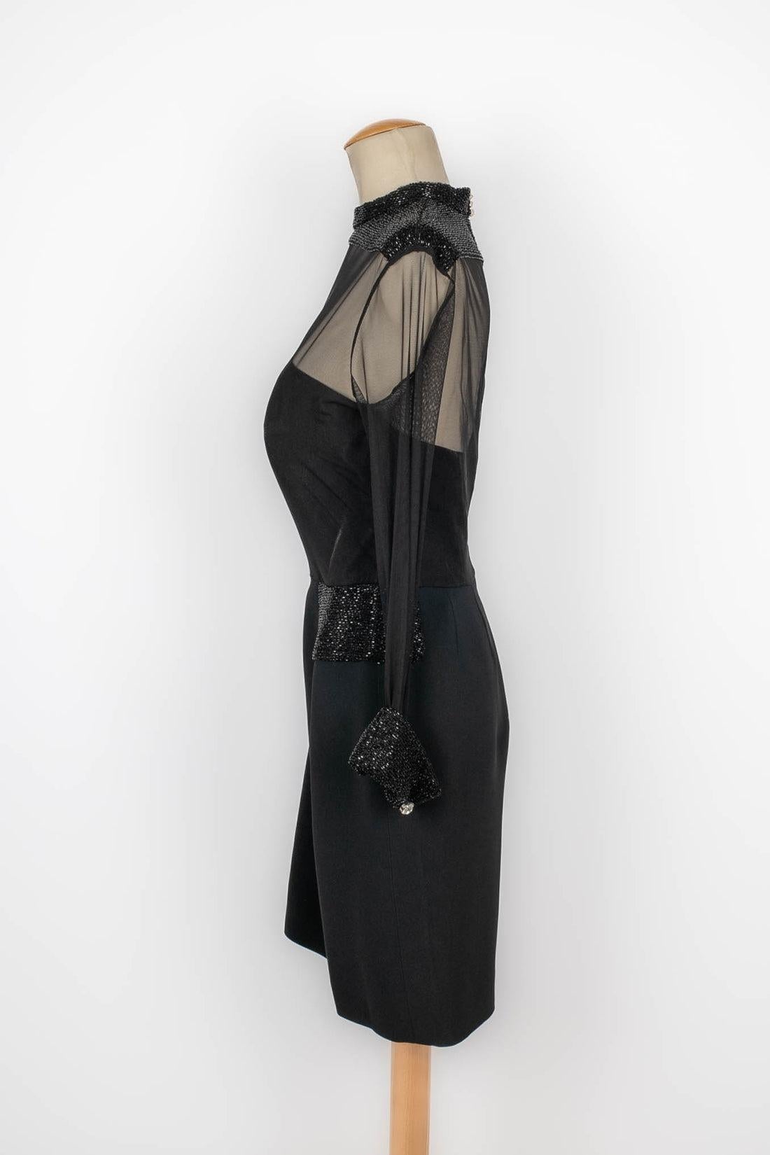 Christian Dior Besticktes Kleid mit schwarzen Perlen im Zustand „Gut“ im Angebot in SAINT-OUEN-SUR-SEINE, FR
