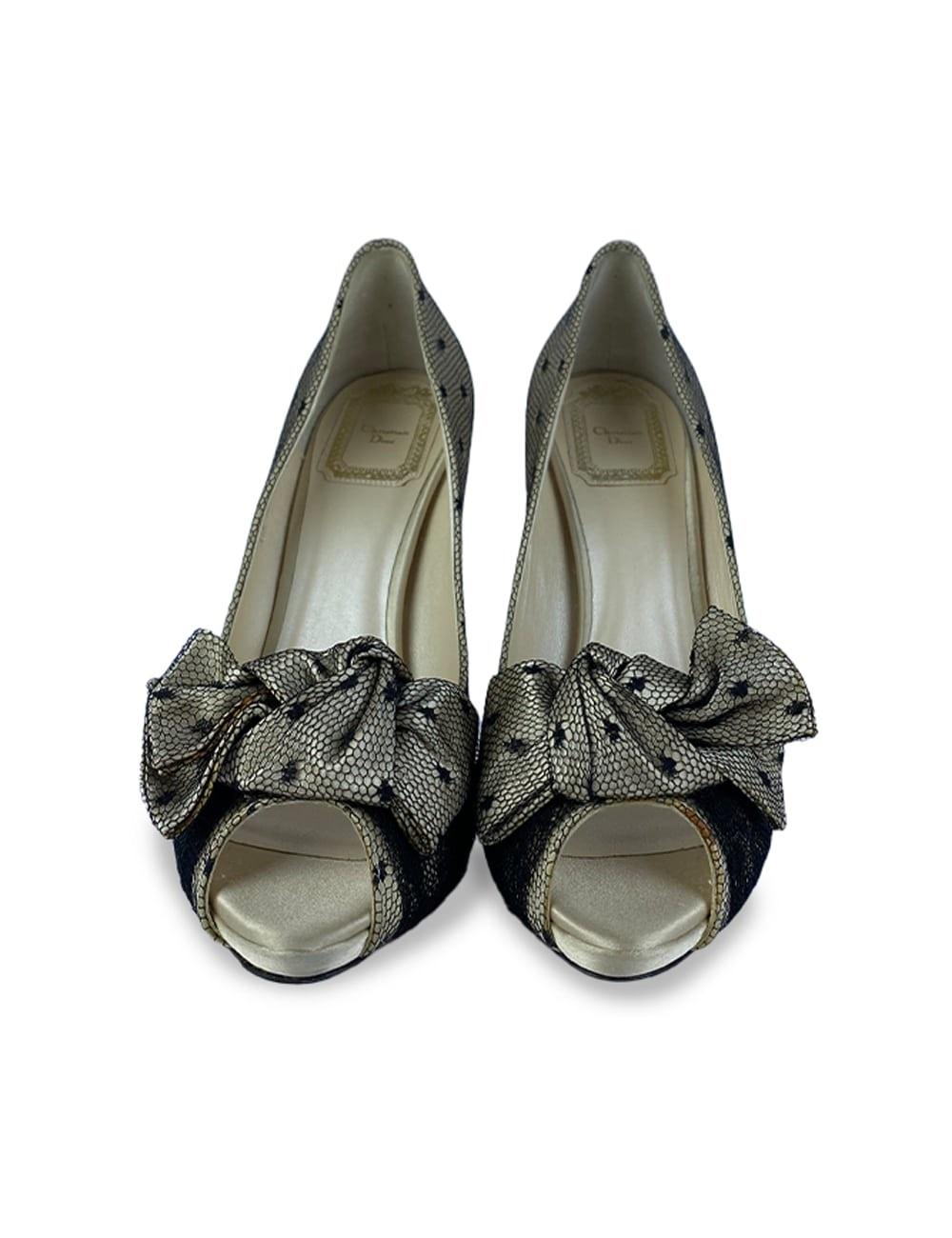 Christian Dior Bow Peep Toe Lace Pumps.

Additional information:
Material: Tulle Lace 
Size: EU 37.5
Heel length: 12 cm
Platform: 3 cm
Overall Condition: Good
Interior Condition: signs of use
Exterior Condition: some orange stains on the bows.
