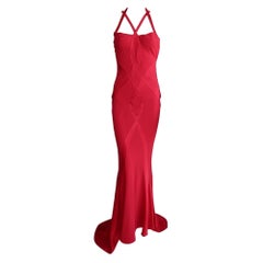 Christian Dior Autunno/Inverno 2004 di John Galliano: abito da sera rosso svasato con taglio in sbieco