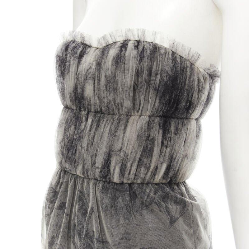 Christian Dior Fantaisie Dioriviera pagliaccetto in tulle plissettato FR34 XS
Riferimento: AAWC/A00078
Marchio: Dior
Stilista: MARIA GRAZIA CHIURI
Materiale: Poliammide
Colore: Grigio, Nero
Modello: Astratto
Chiusura: zip
Dettagli extra: Bustier con