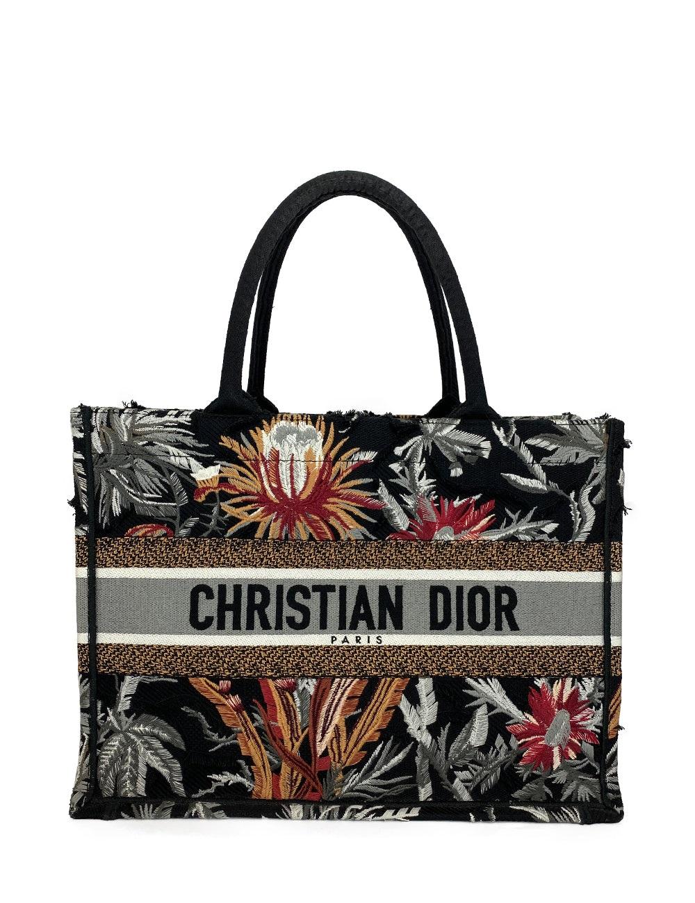 Christian Dior floral print canvas medium book tote bag, with red and orange accents, 'CHRISTIAN DIOR PARIS' signature on the front, open top and dual handles. Spacious interior

Additional information:
Material:Textile
Measurements: 36 W x 16.5 D x