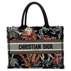 Christian Dior - Fourre-tout en forme de livre à imprimé floral Signature Medium