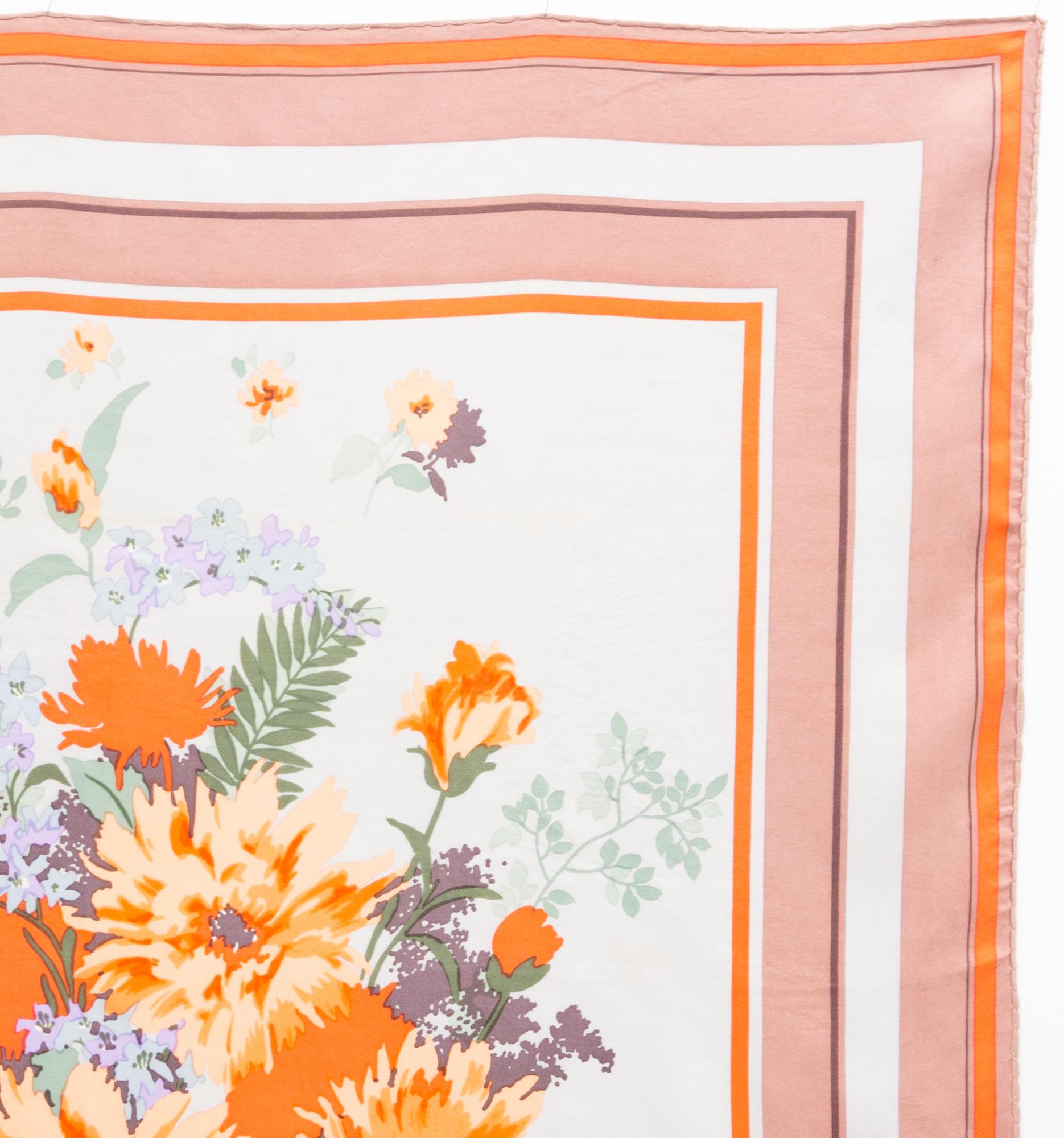 Pañuelo de seda floral Christian Dior en venta 1
