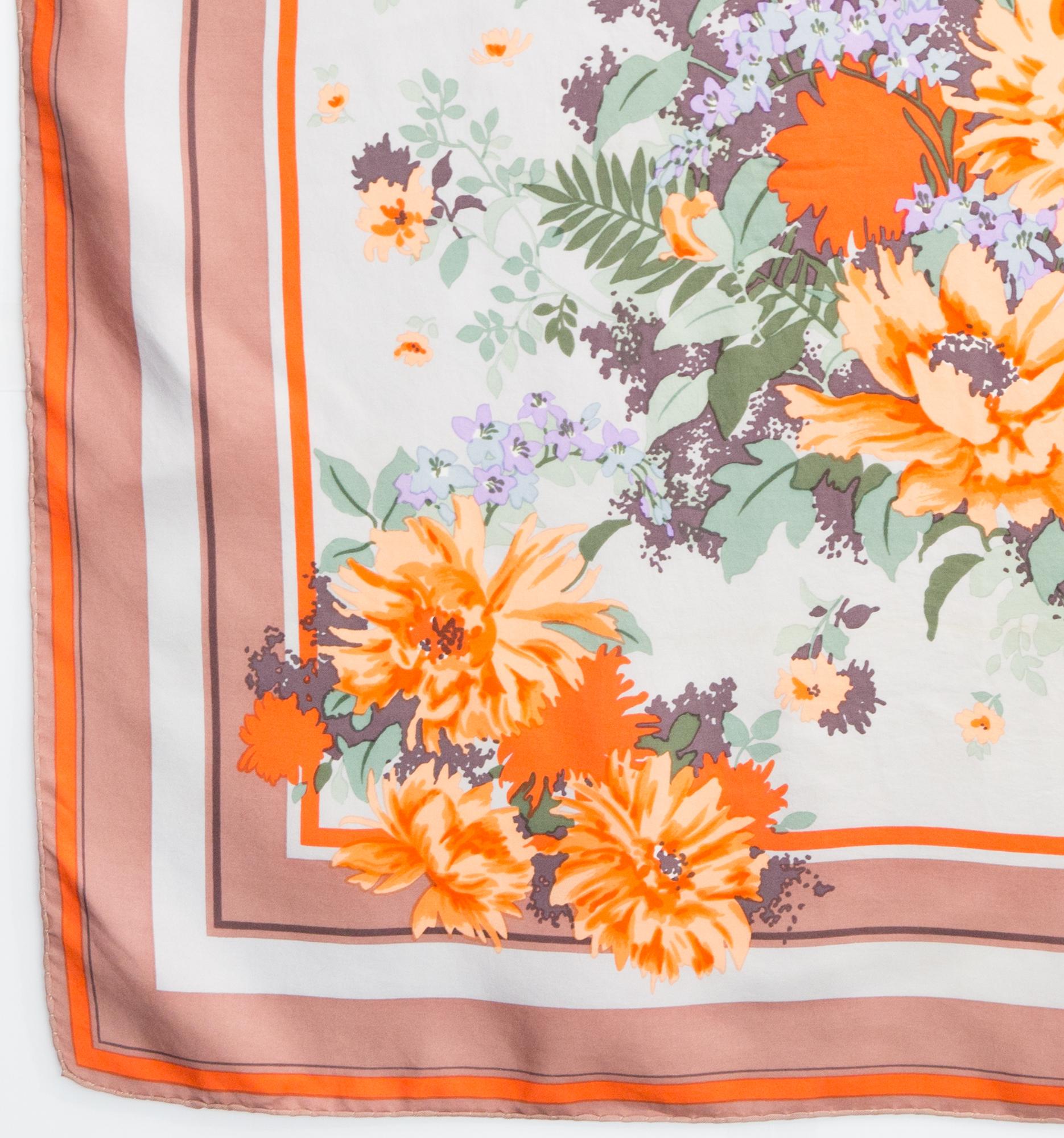 Pañuelo de seda floral Christian Dior en venta 2