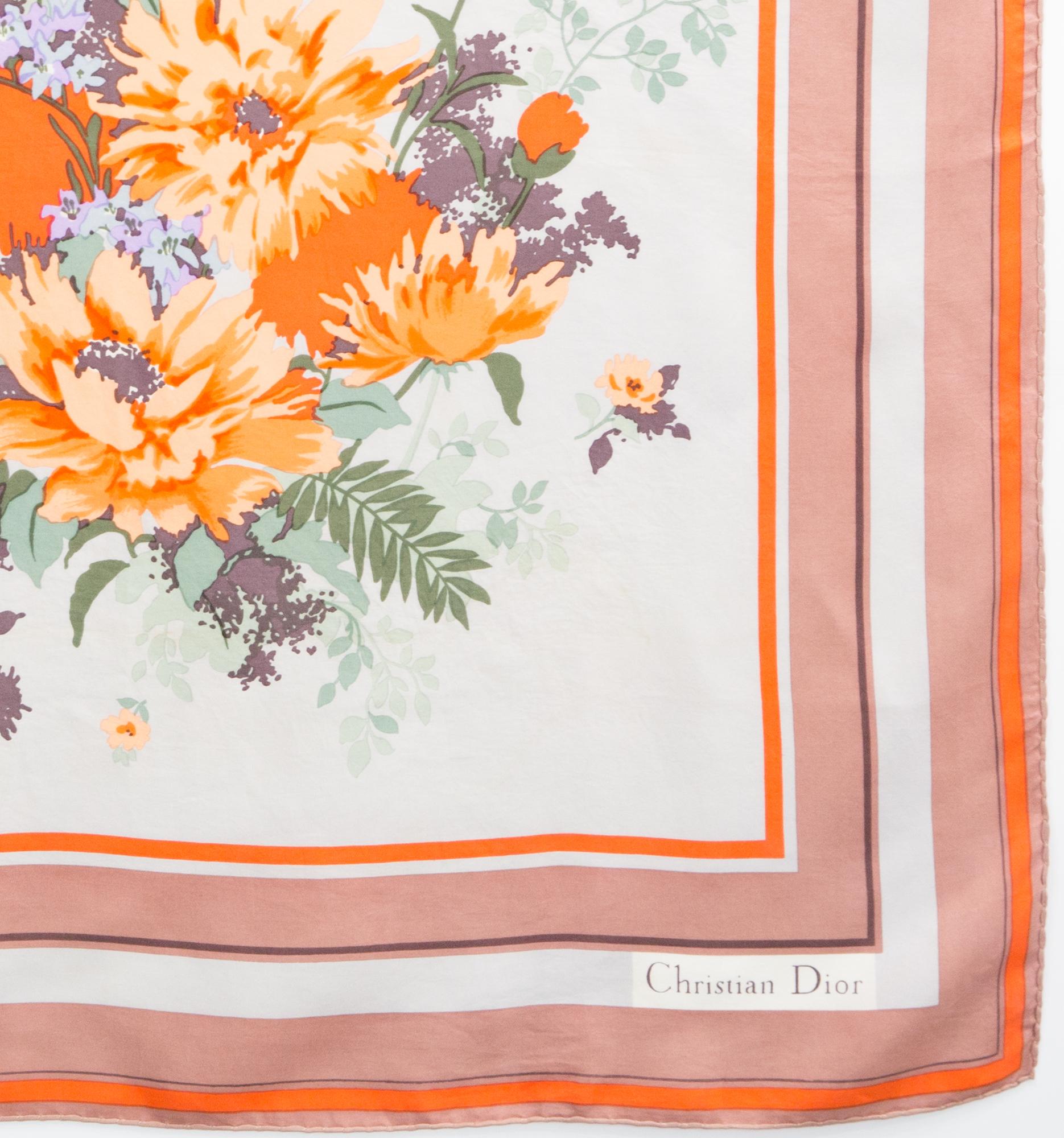 Pañuelo de seda floral Christian Dior en venta 3