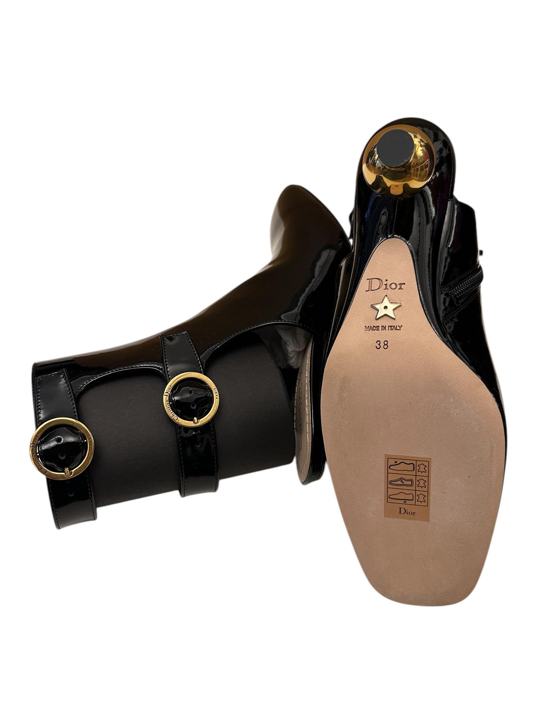 New from the FW Collection 2024, these black patent calfskin ankle strap boots are elevated by an open-back design showcasing adjustable straps with Christian Dior signature gold-finish metal buckles.
The heel is as a gold finish sphere with an