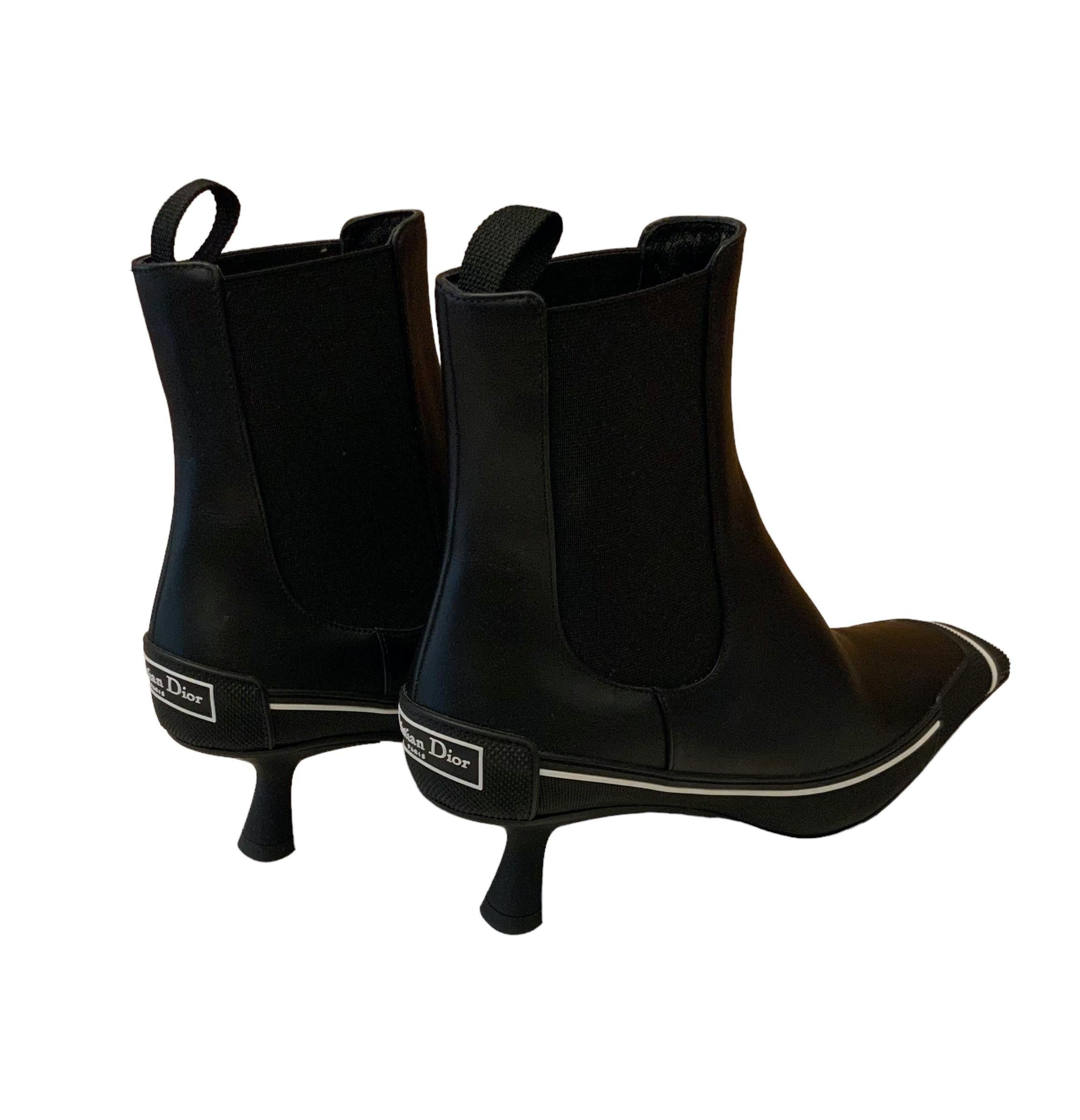 Christian Dior FW22 New D-Motion Schwarze Ankle Boots mit Absatz im Angebot 3