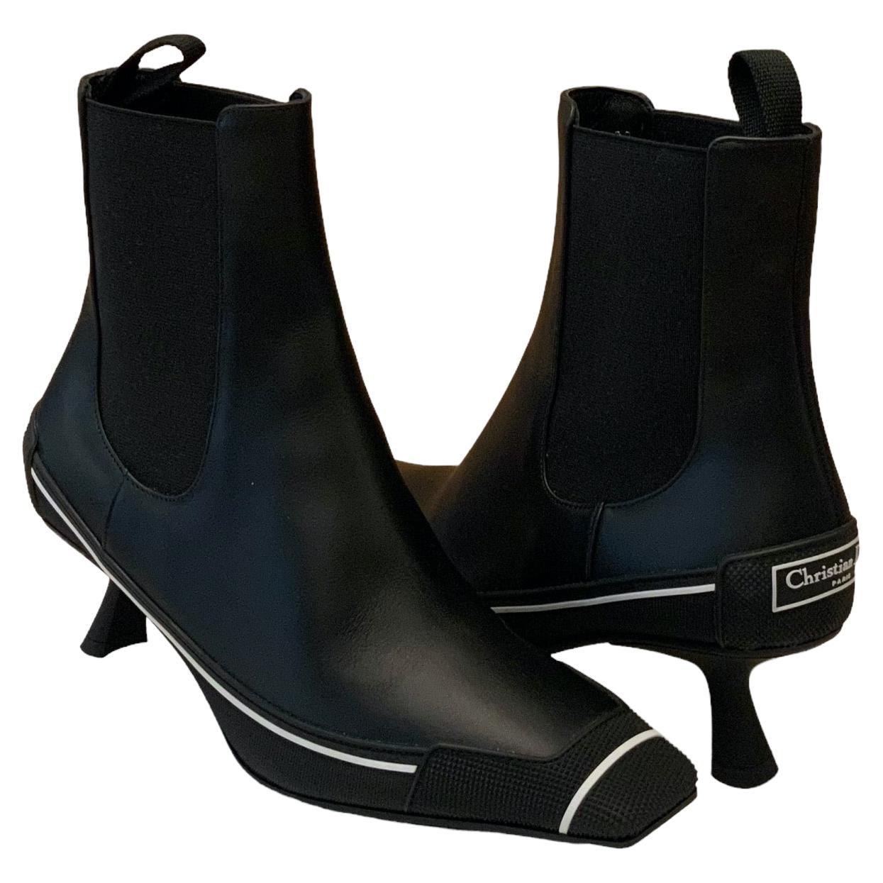 Christian Dior FW22 New D-Motion Schwarze Ankle Boots mit Absatz im Angebot