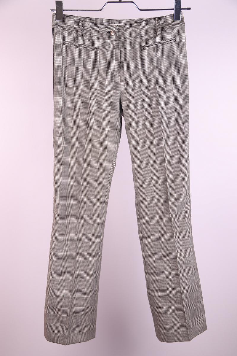 pants size F 38
jacket size F 40

very good condition, jacket clasp is torn, see photo 8

mannequin 84.5 cm x 62 cm x 91 cm
mannequin 33.35 in x 24.49 in x 35.79 in