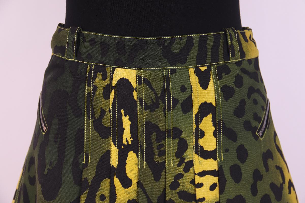 Christian Dior Galliano 2004 jupe en laine et soie Excellent état - En vente à Алматинский Почтамт, KZ