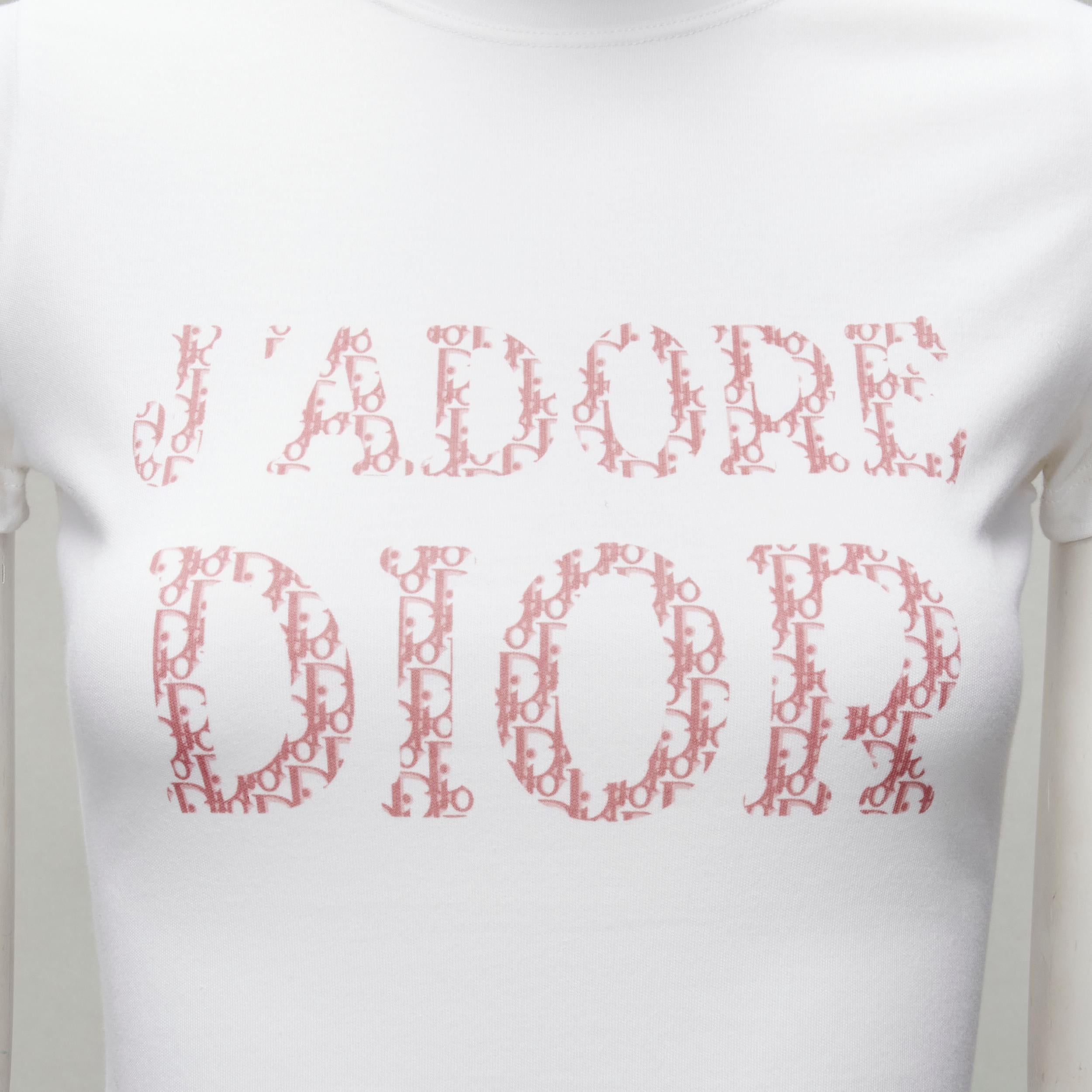CHRISTIAN DIOR Galliano Jadore white pink monogram slogan tshirt FR40 L
Reference: TGAS/C01687
Brand: Christian Dior
Designer: John Galliano
Collection: Jadore Dior
Material: Cotton
Color: Pink, White
Pattern: Monogram
Closure: Pullover
Extra