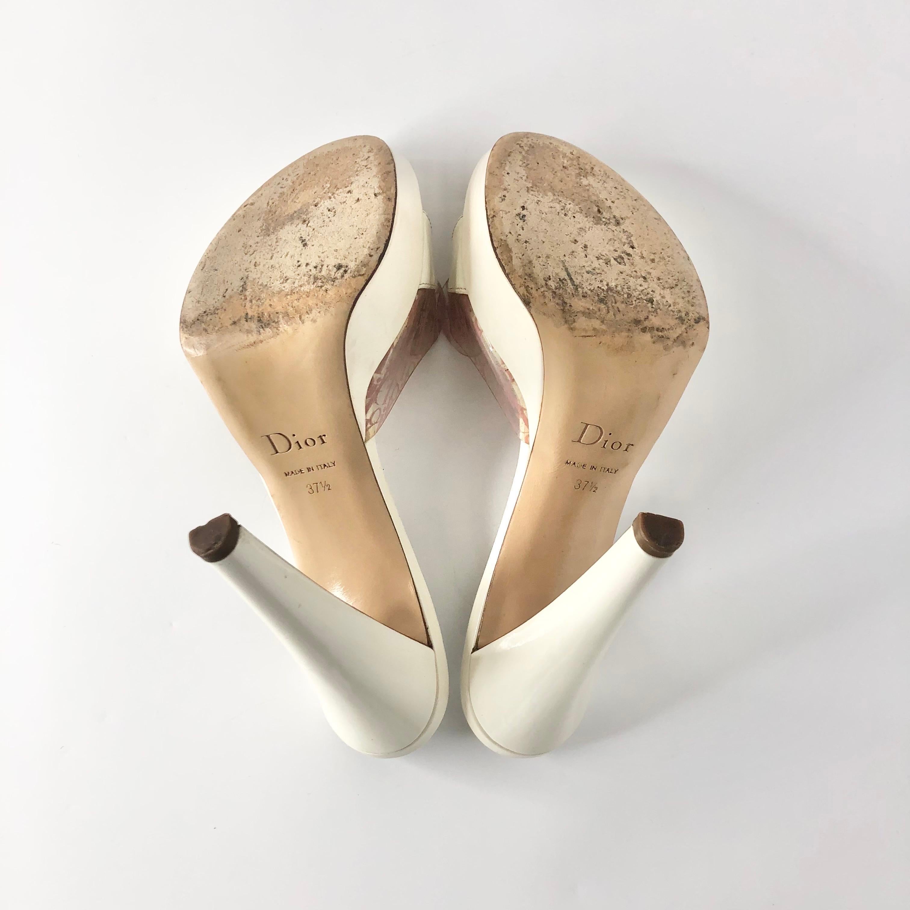 Christian Dior Galliano Rosa Logo Blume Lackleder Mules Sandalen 37.5 Damen im Angebot