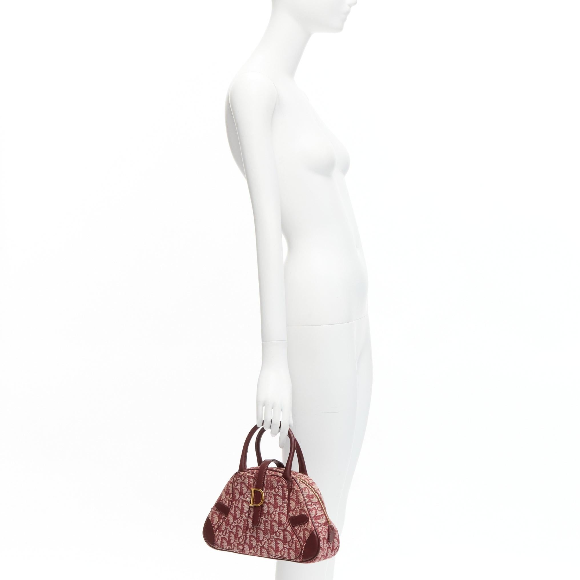 CHRISTIAN DIOR Galliano Vintage Double Saddle Trotter red monogram bag
Reference: TGAS/D00802
Brand: Dior
Designer: John Galliano
Model: Double Saddle
Material: Canvas, Leather
Color: Red
Pattern: Monogram
Closure: Magic Tape
Lining: Red